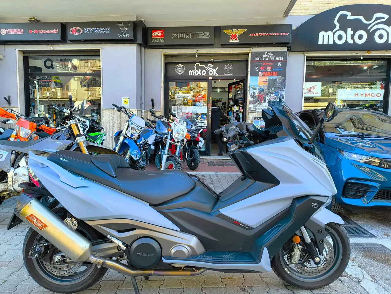 Kymco AK 550