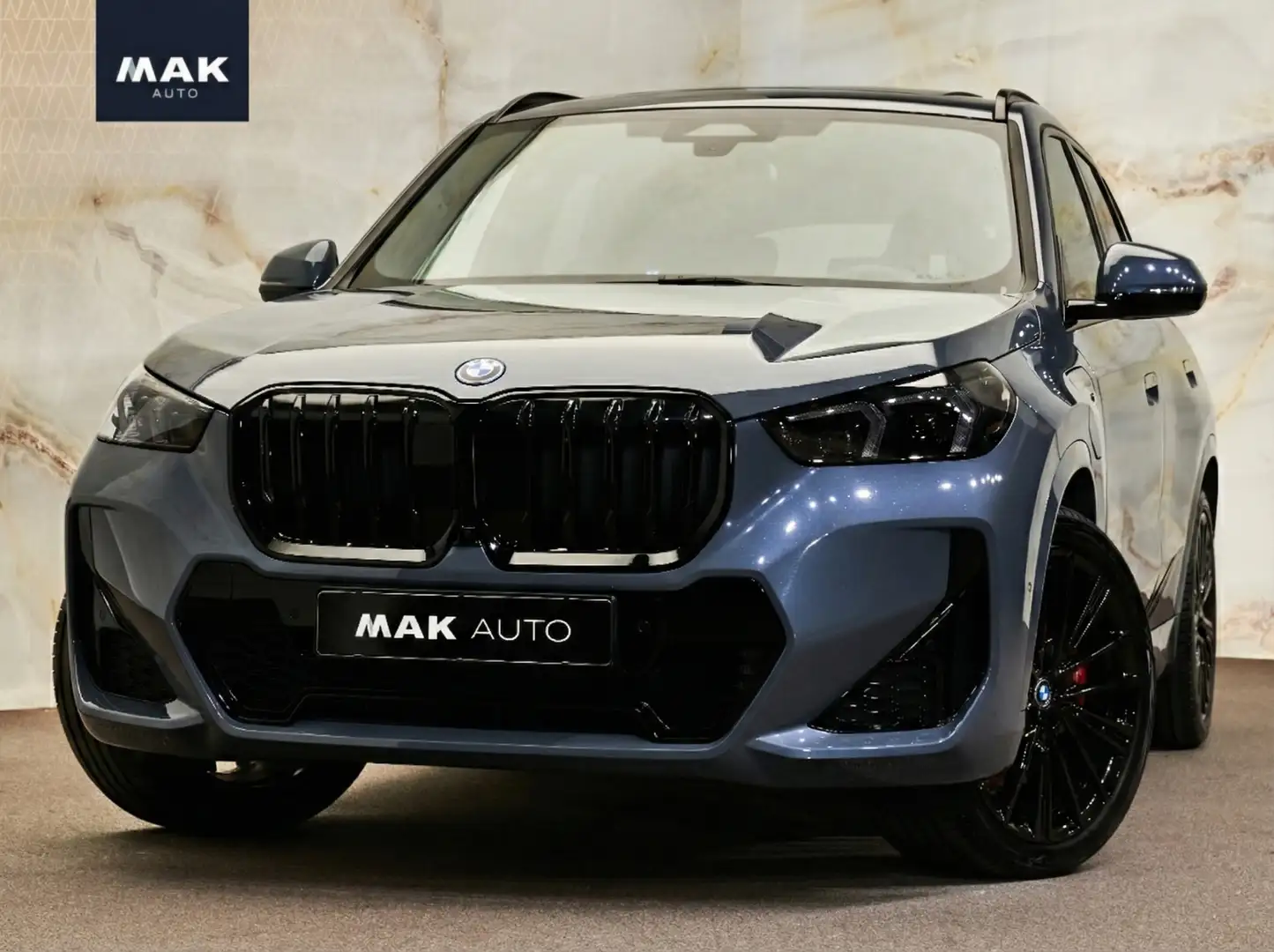 BMW X1 xDrive30e M Sport Pro, M stoelen, pano, tr.haak, H Grau - 1