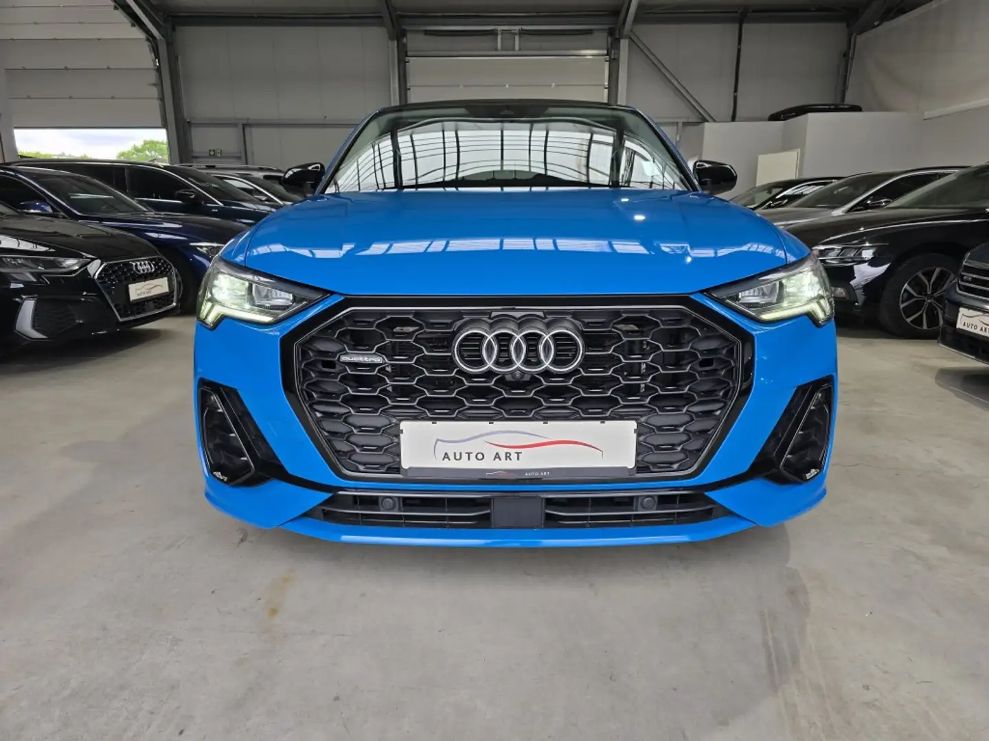 Audi Q3 40 TDI quattro S line AHK LED STHZ PANO ACC Blau - 2