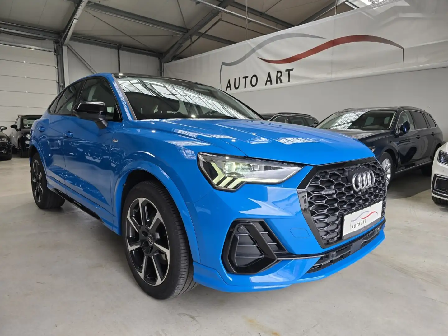 Audi Q3 40 TDI quattro S line AHK LED STHZ PANO ACC Blau - 1