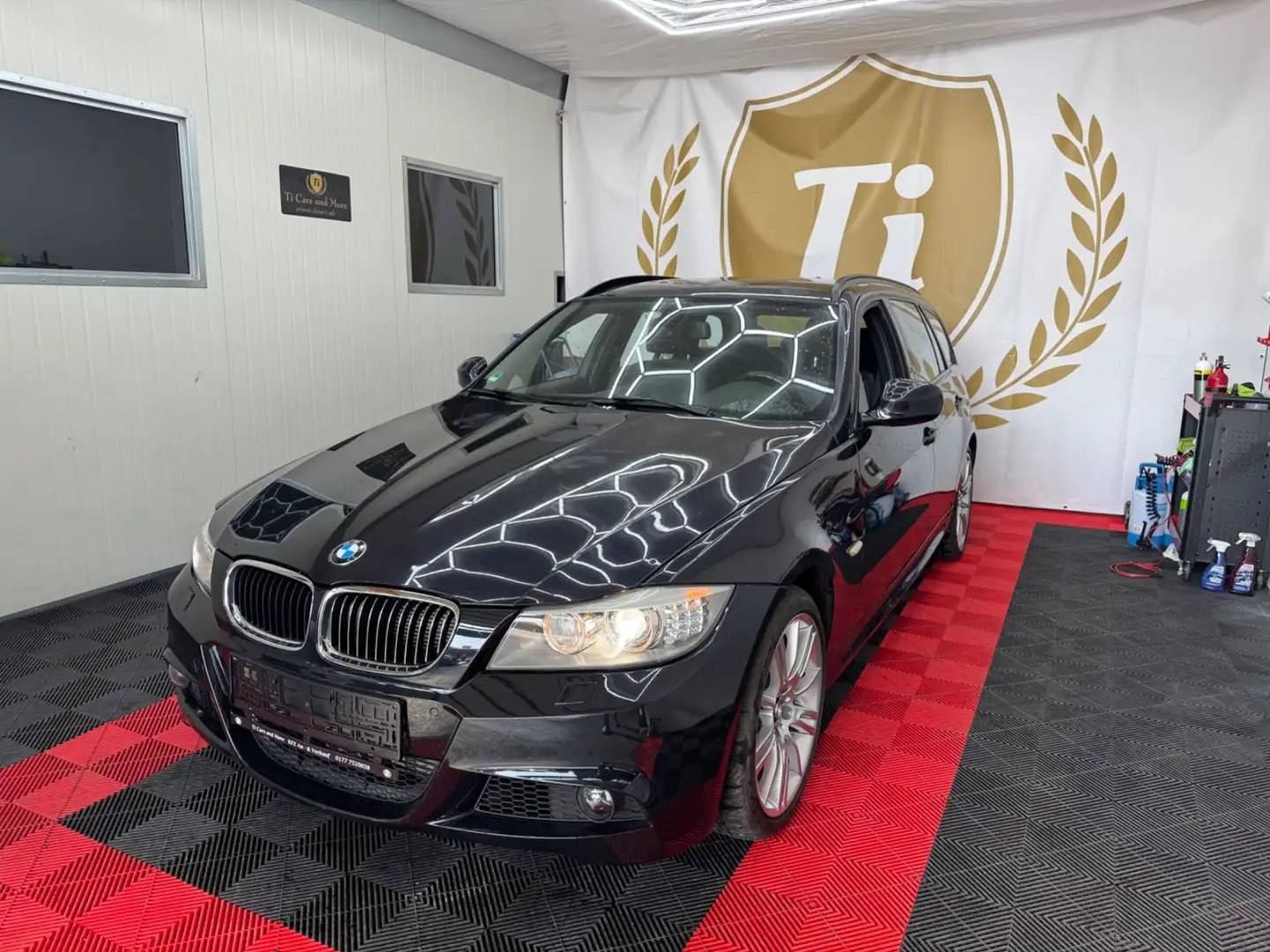 BMW 335 *Touring*335i*N55*xDrive*NAVI*LCI*STZGH*M-Paket* Noir - 1