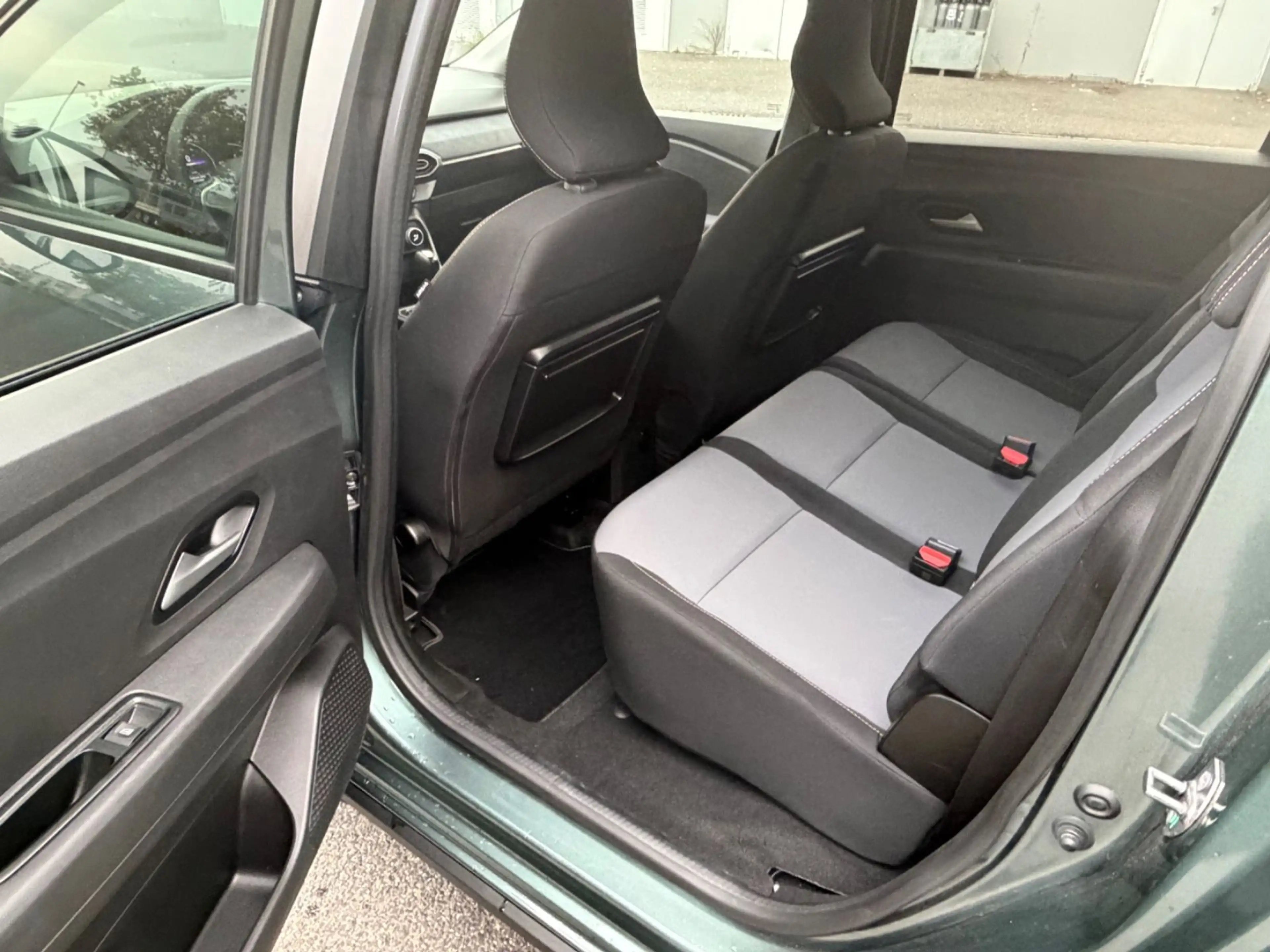 Dacia Jogger Hybrid 140 M-M-Auto Extreme 7-Sitzer — photo 10