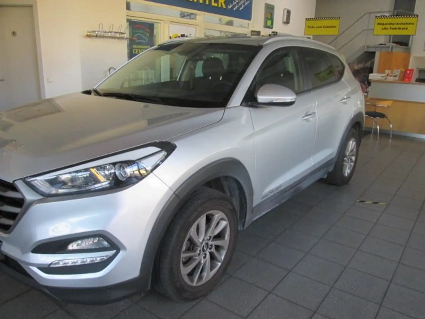 Hyundai TUCSON blue 1.6 GDi 2WD Trend Silber - 1