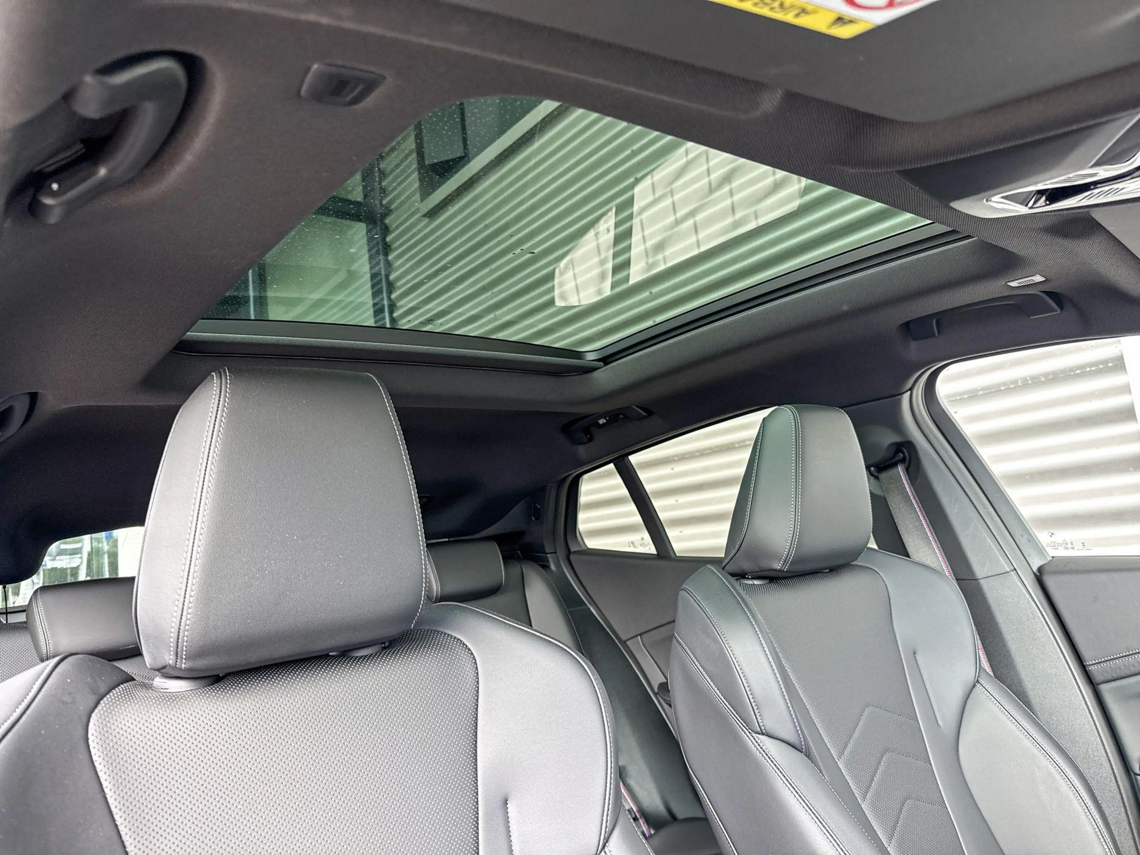 BMW iX2 eDrive20 67 kWh M Sport Edition — photo 8