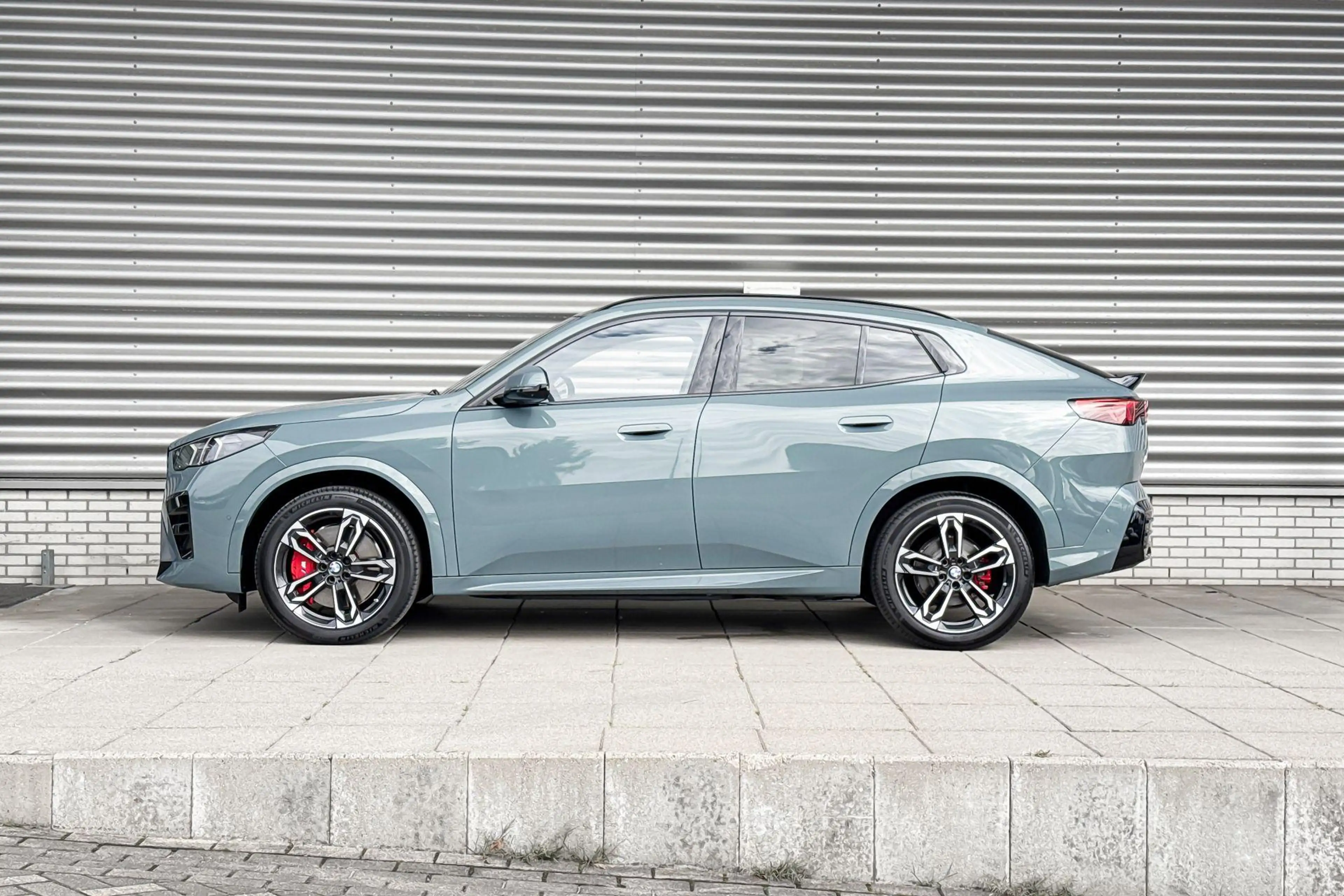BMW iX2 eDrive20 67 kWh M Sport Edition — photo 2