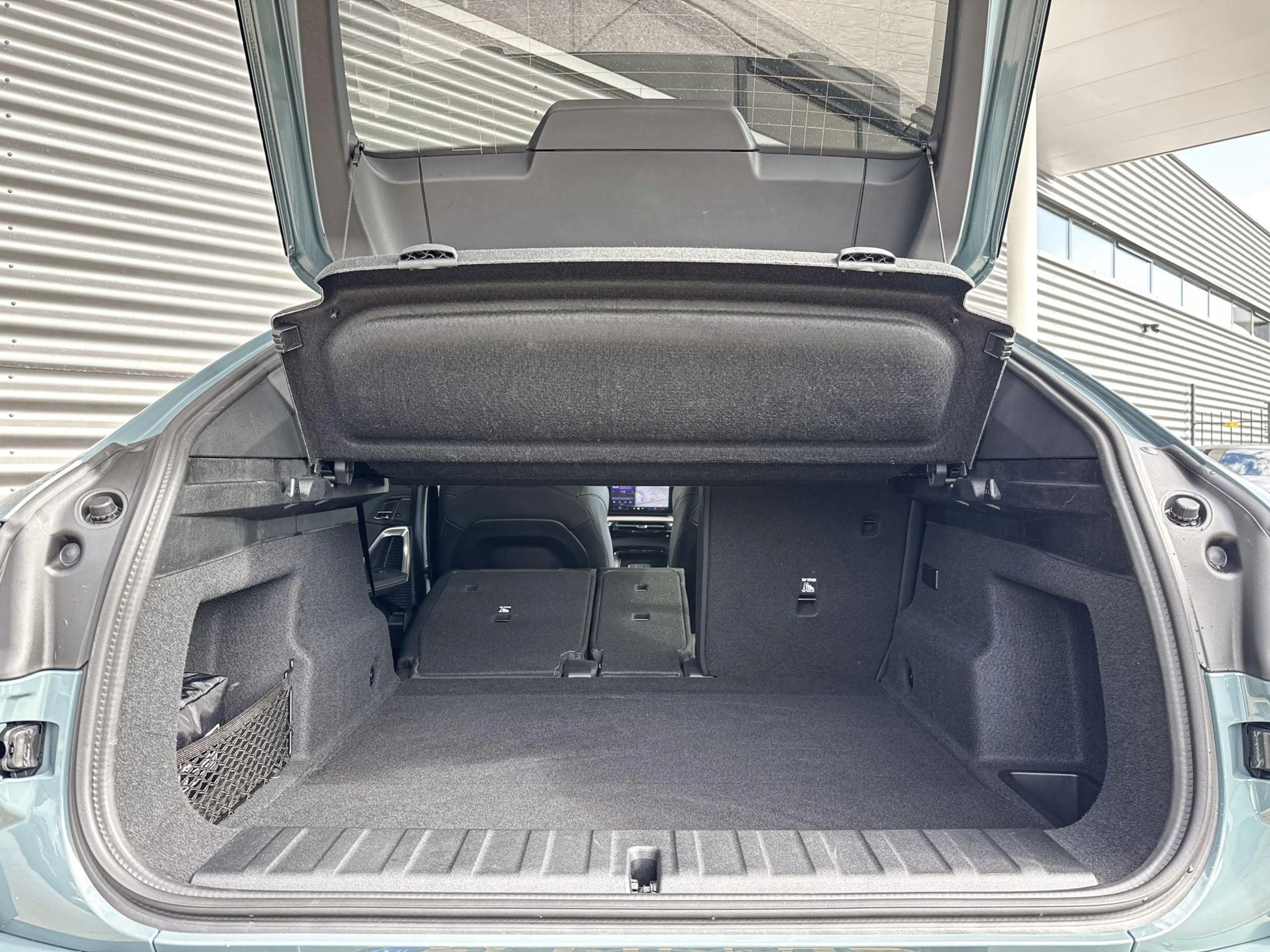 BMW iX2 eDrive20 67 kWh M Sport Edition — photo 12