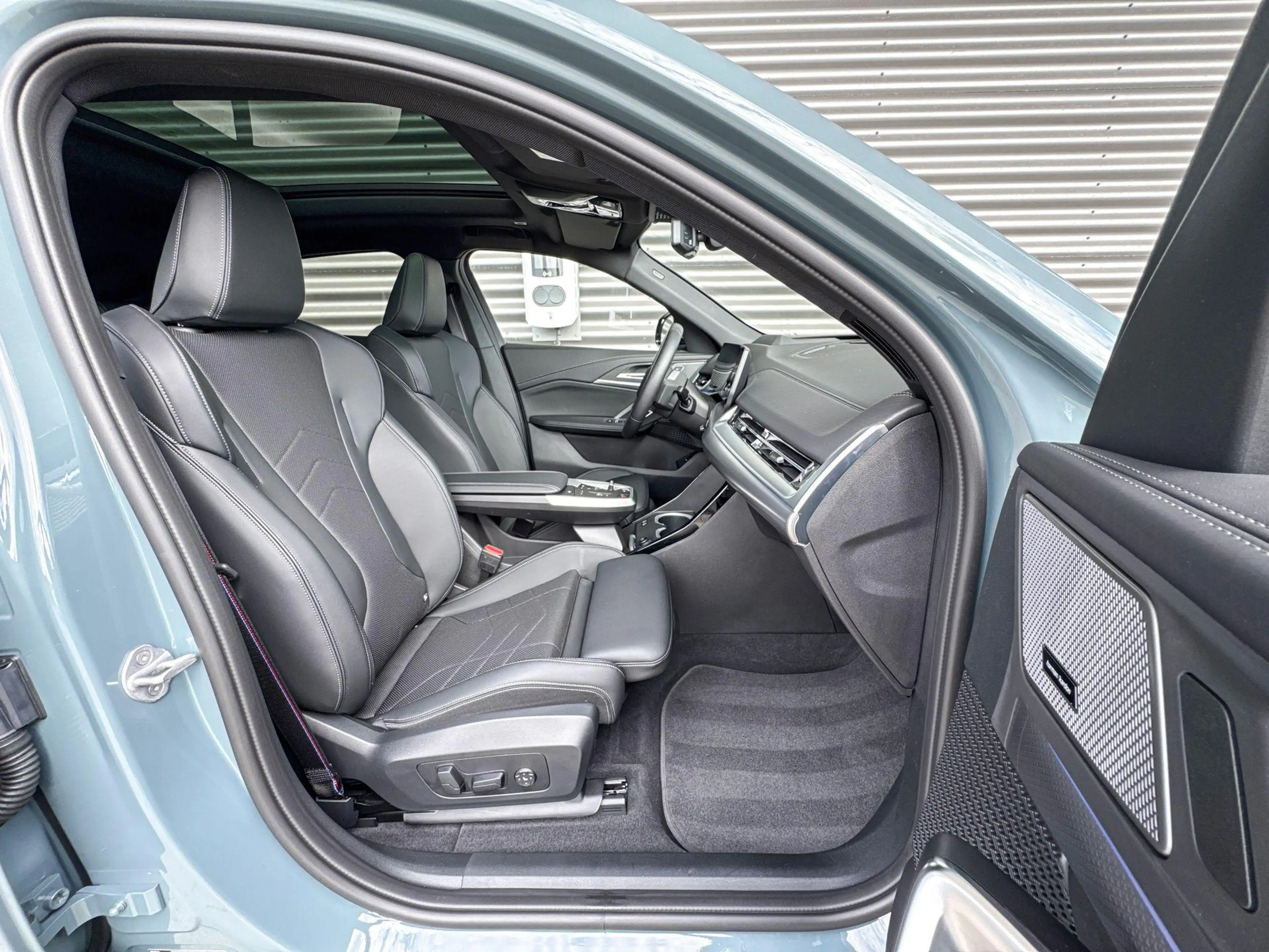 BMW iX2 eDrive20 67 kWh M Sport Edition — photo 6