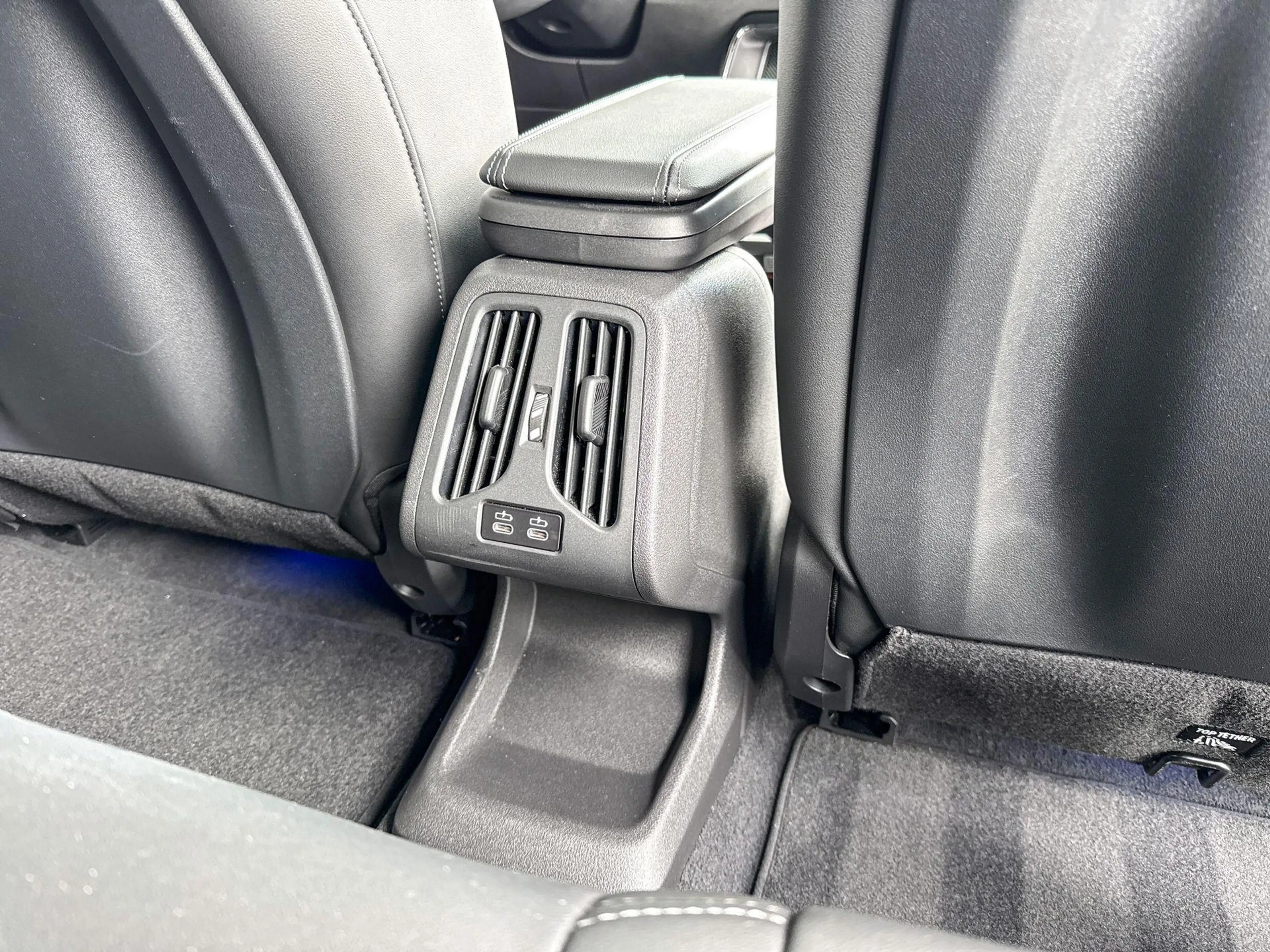 BMW iX2 eDrive20 67 kWh M Sport Edition — photo 11