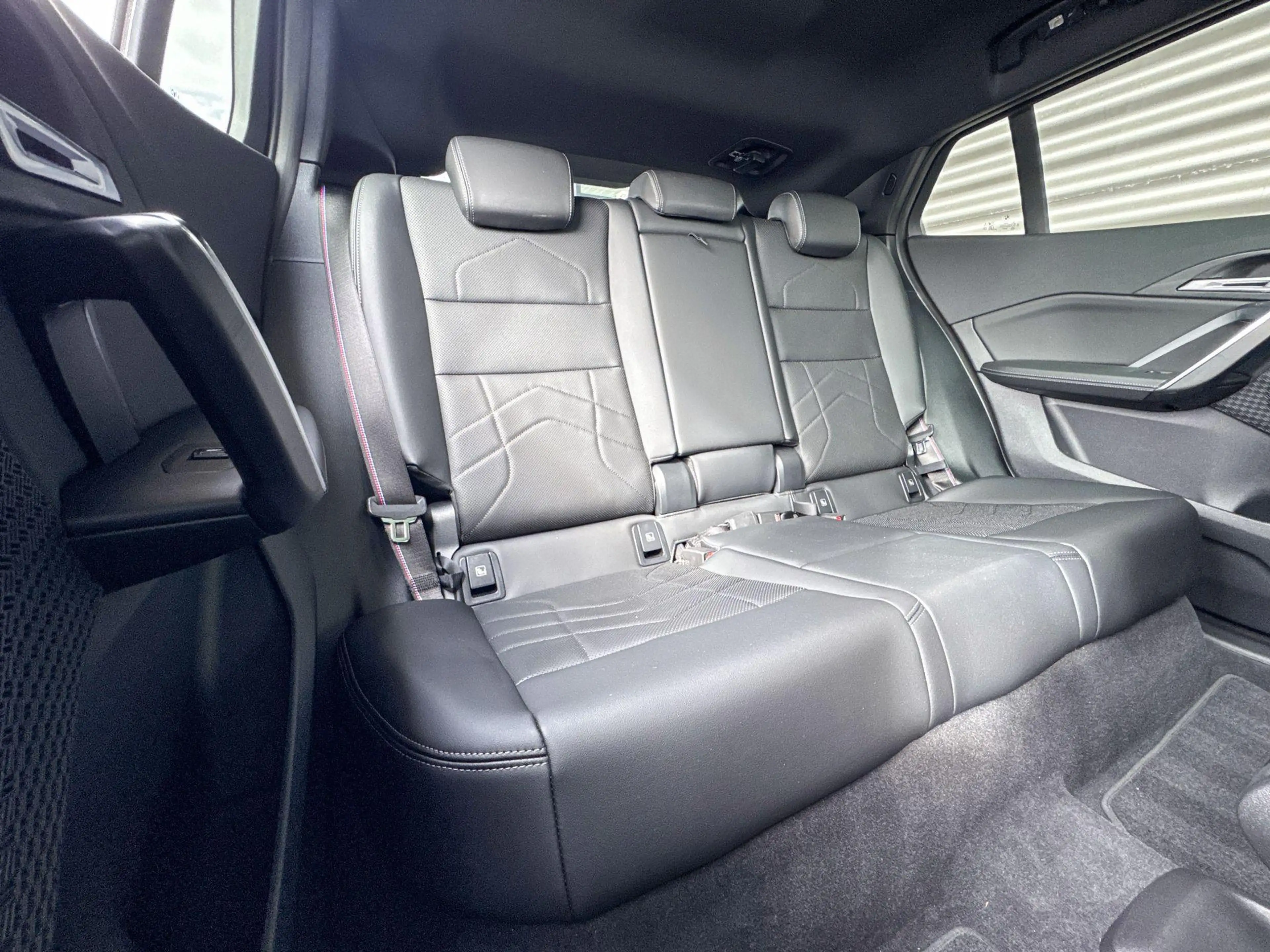 BMW iX2 eDrive20 67 kWh M Sport Edition — photo 9