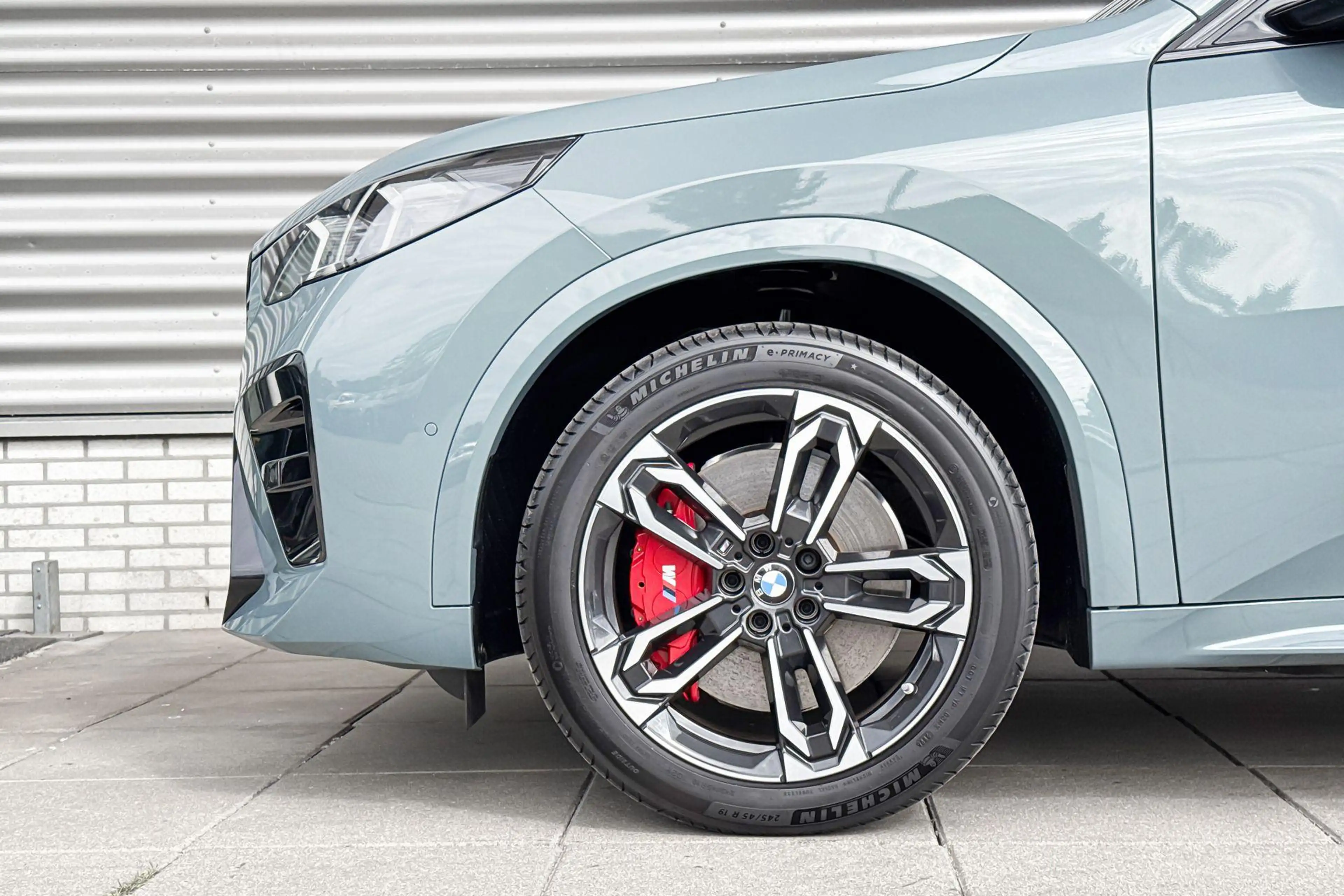 BMW iX2 eDrive20 67 kWh M Sport Edition — photo 3