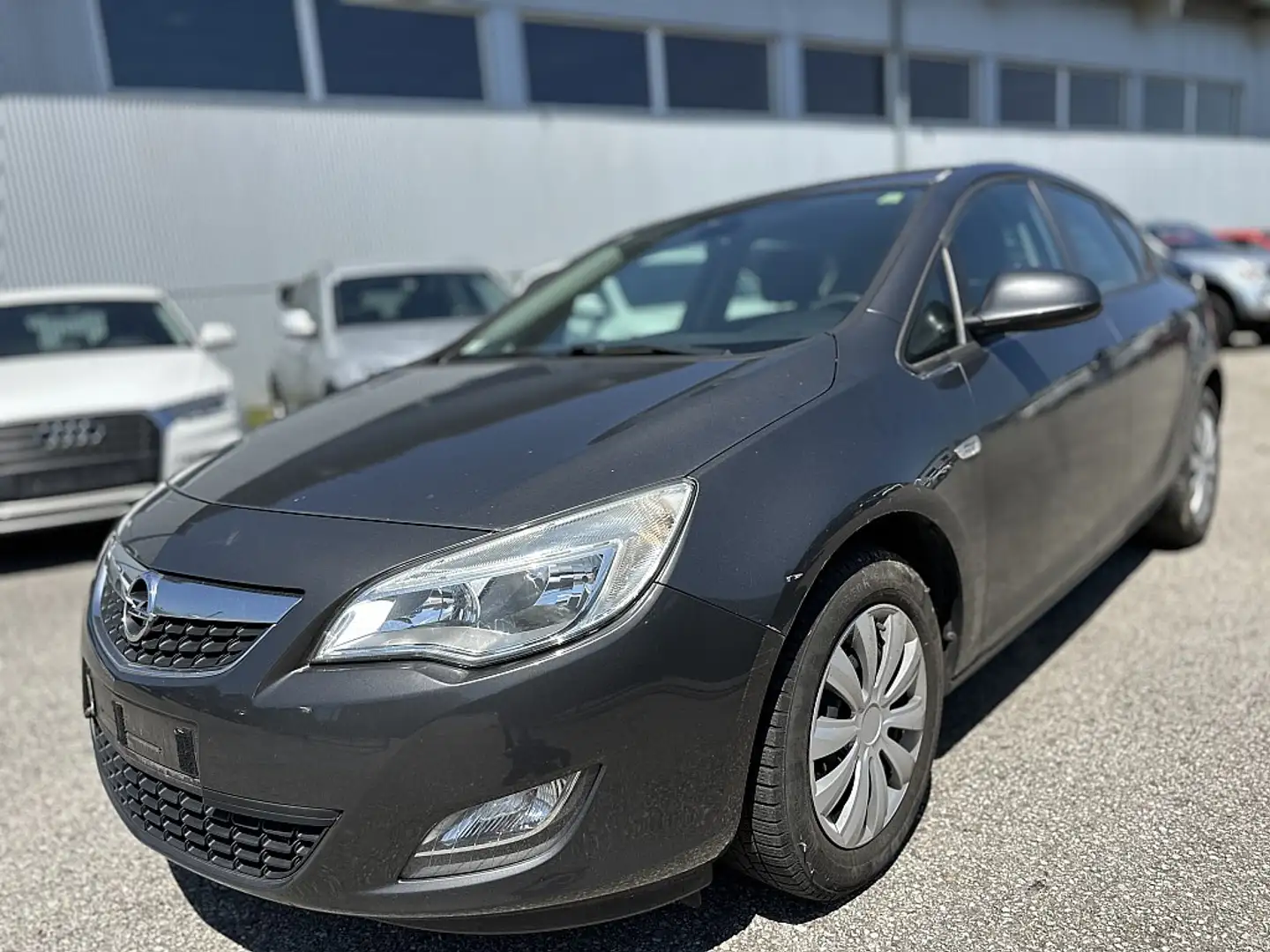 Opel Astra 1,4 Turbo Ecotec Sport Grau - 1