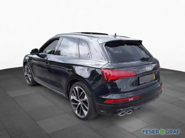 Audi SQ5 view 4