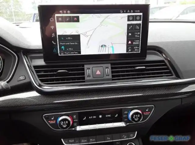 Audi SQ5 view 10