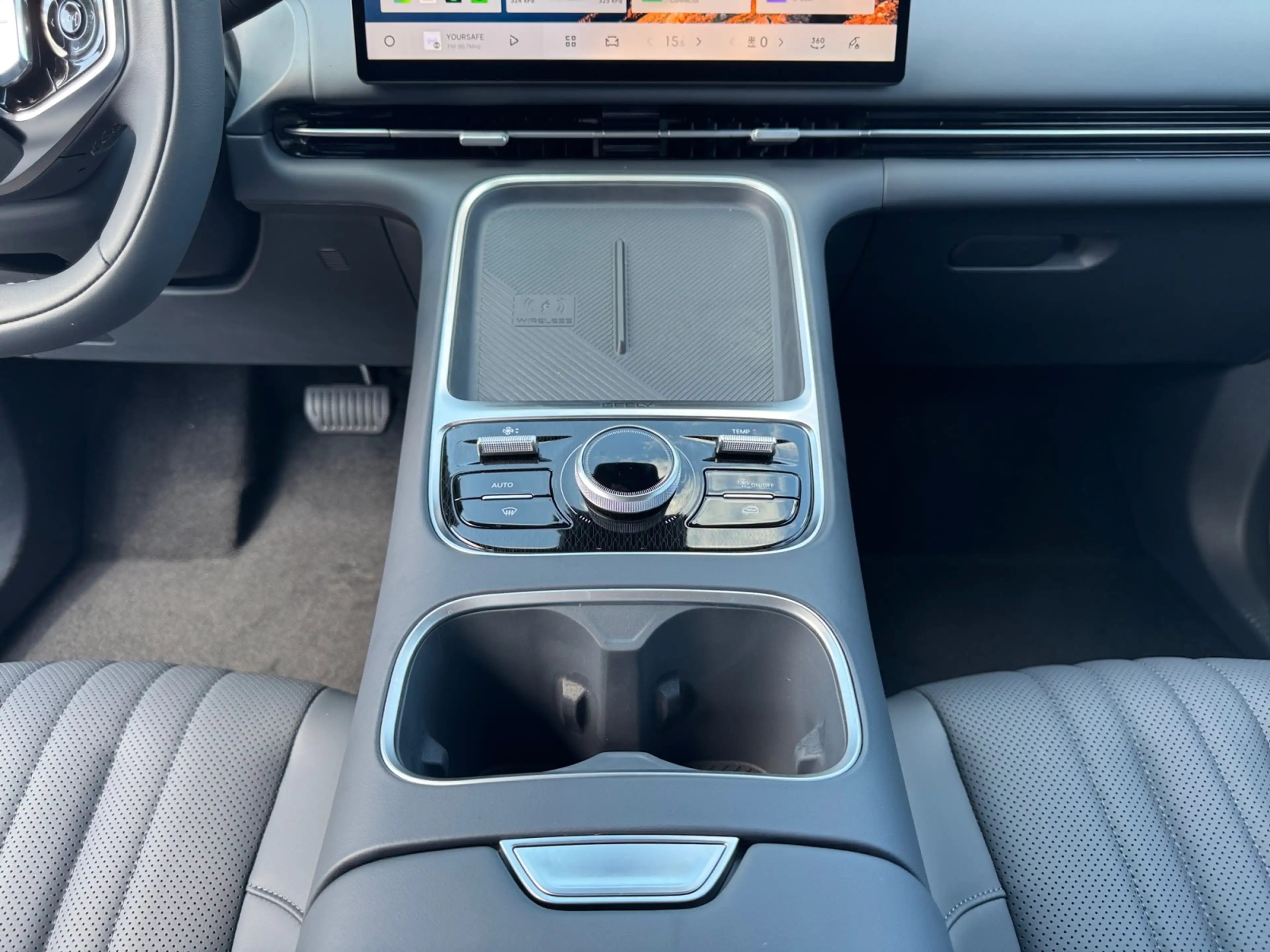 Geely Starray EM-i 1.5 Max+ 262pk Voorstoelen verwarmd | Extra getint — photo 13