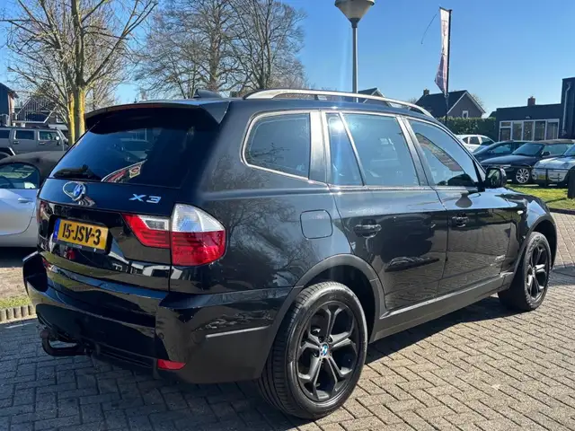 BMW X3 view 5