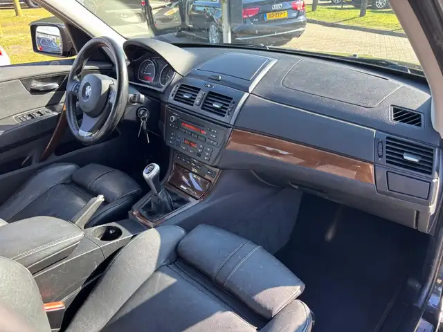 BMW X3 view 10