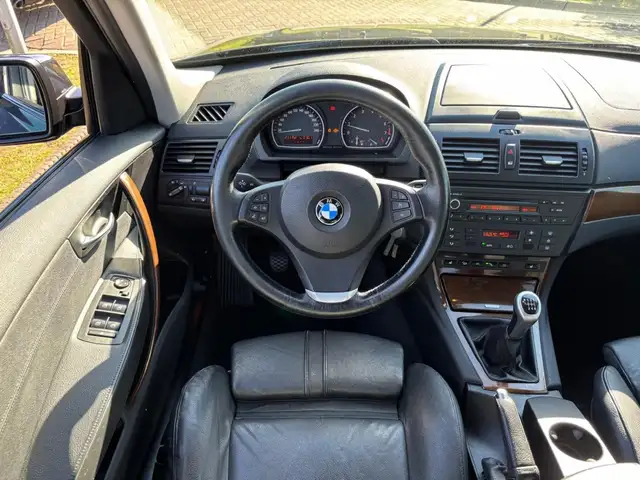 BMW X3 view 9