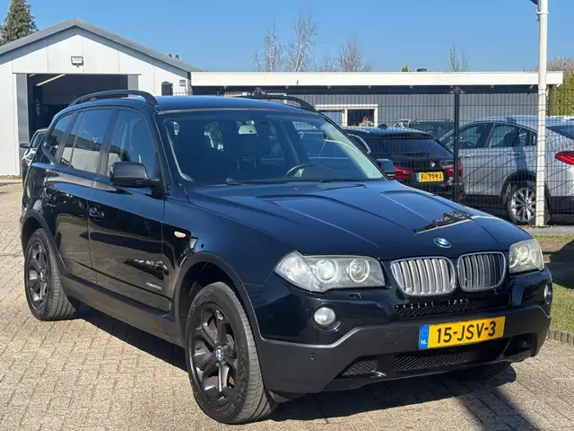 BMW X3 view 3