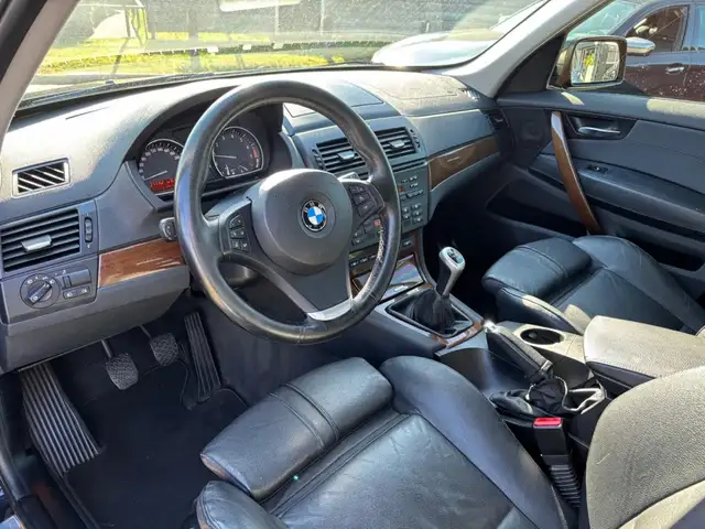 BMW X3 view 11