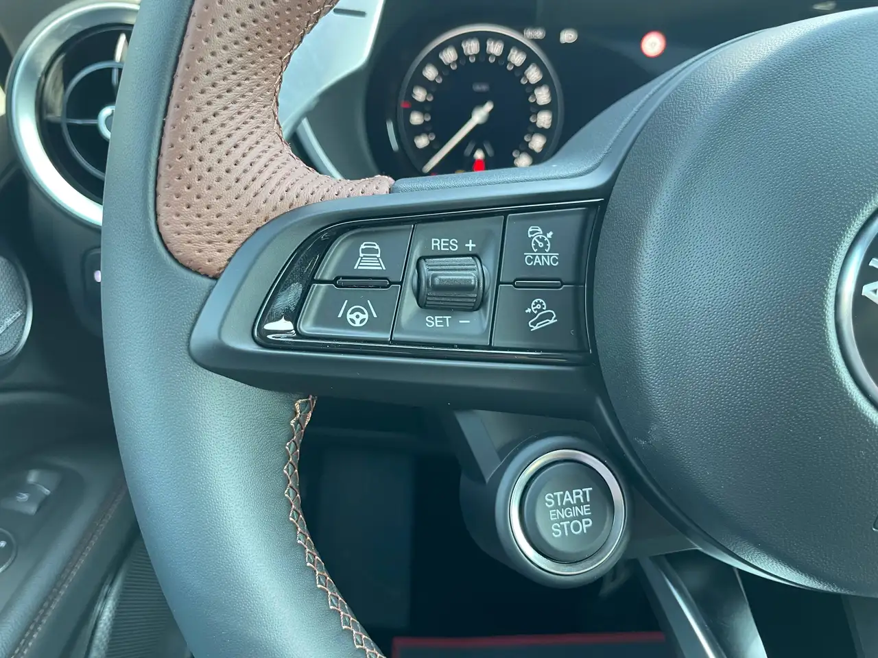 Alfa Romeo Stelvio 2026 — фото 15