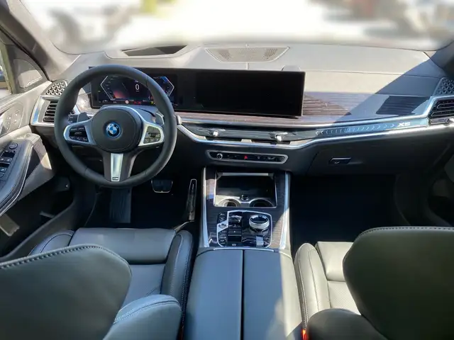 BMW X5 view 9