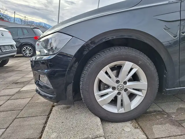 Volkswagen Polo view 4