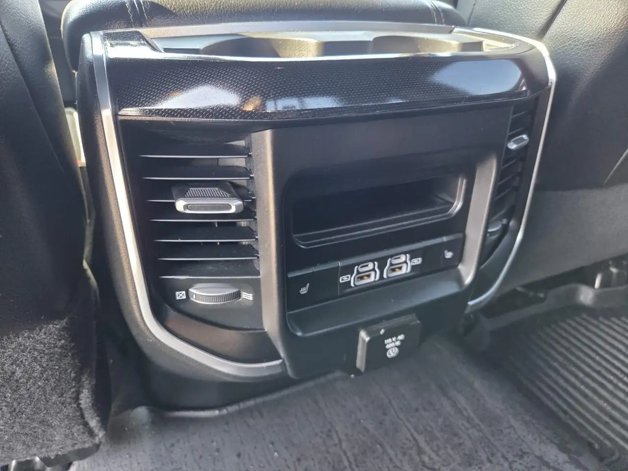 RAM 2500 снимка RAM 2500