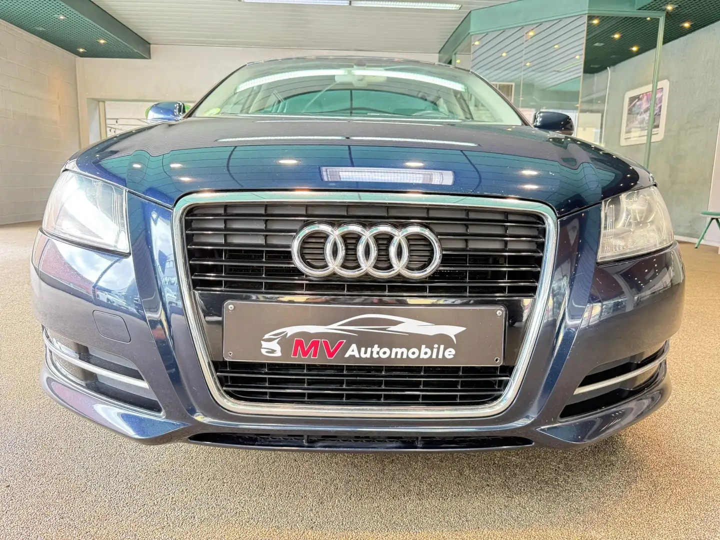 Audi A3 Sportback 1.6 TDi Ambition * Cuir * Navi * Clim Bleu - 2