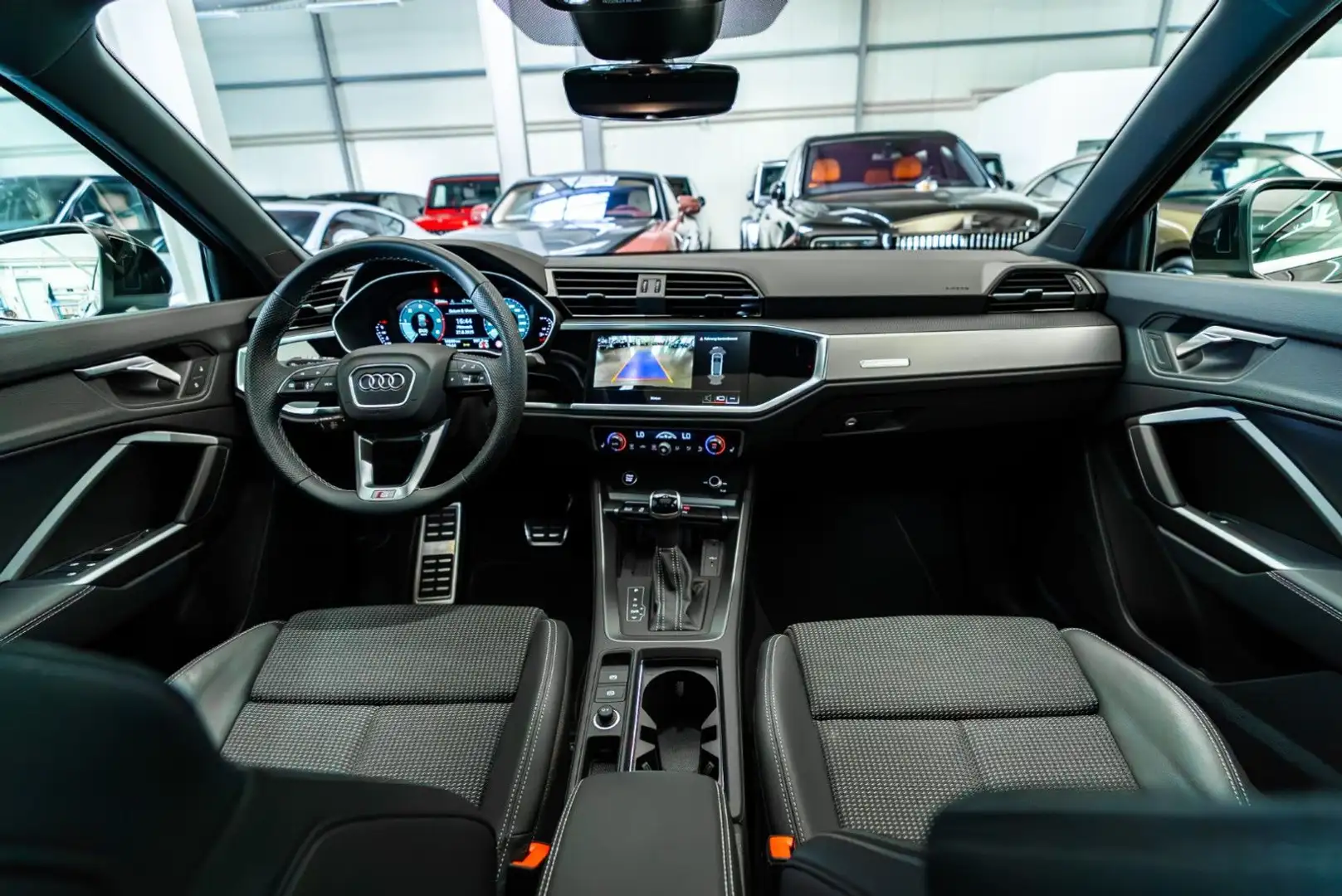 Audi Q3 Sportback 35 TDI / S Line / Pano Schwarz - 2