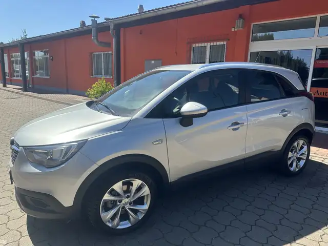 Opel Crossland X view 3