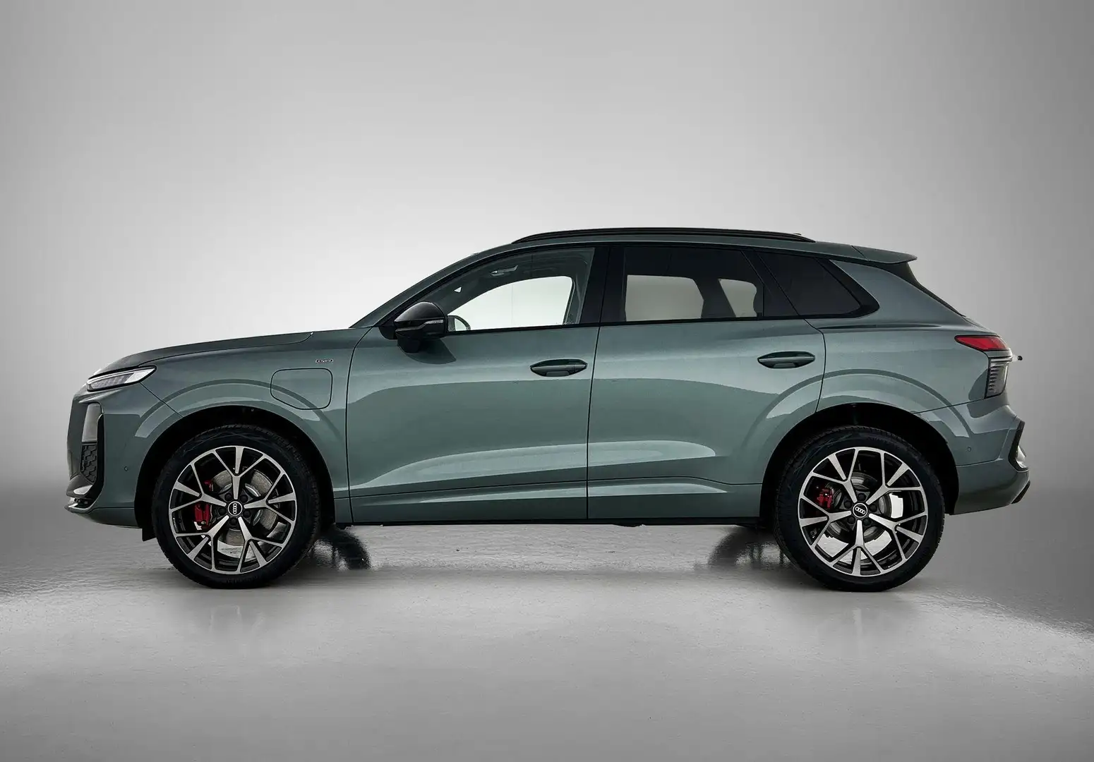 Audi Q3 1.5 200kW e-hybrid S edition 272 PK | Panoramadak Vert - 2