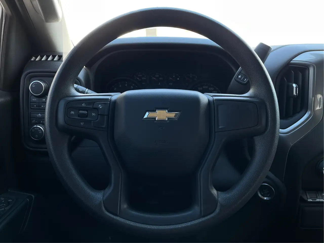 Chevrolet Silverado 1500 снимка Chevrolet Silverado 1500