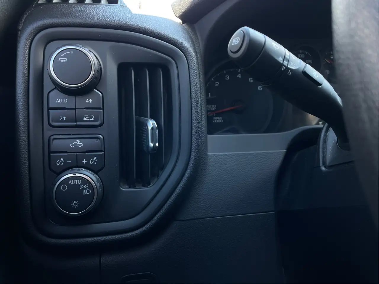 Chevrolet Silverado 1500 снимка Chevrolet Silverado 1500