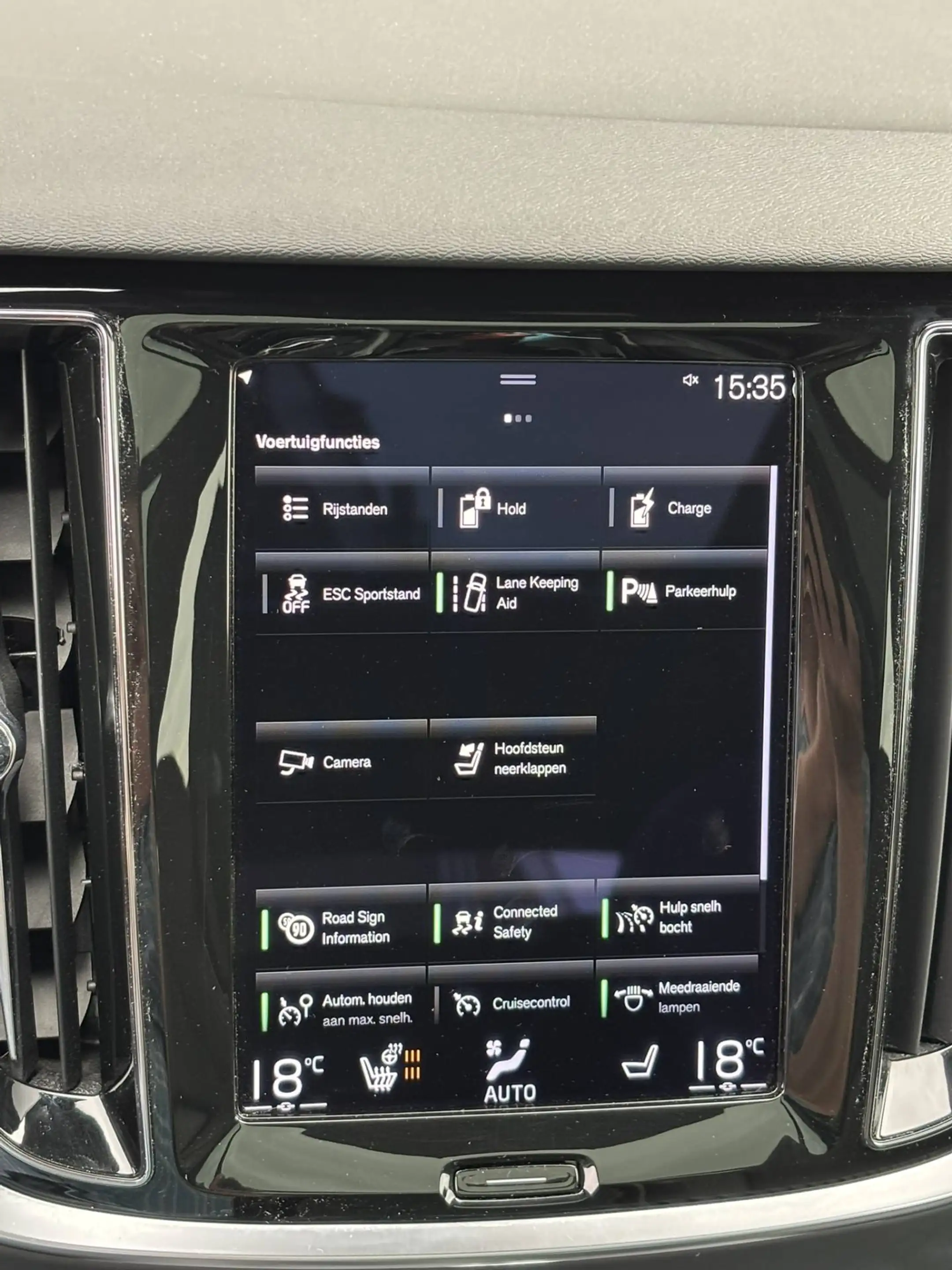 Volvo V60 T6 Recharge AWD R-Design Pano Keyless Pilot Assist — photo 27
