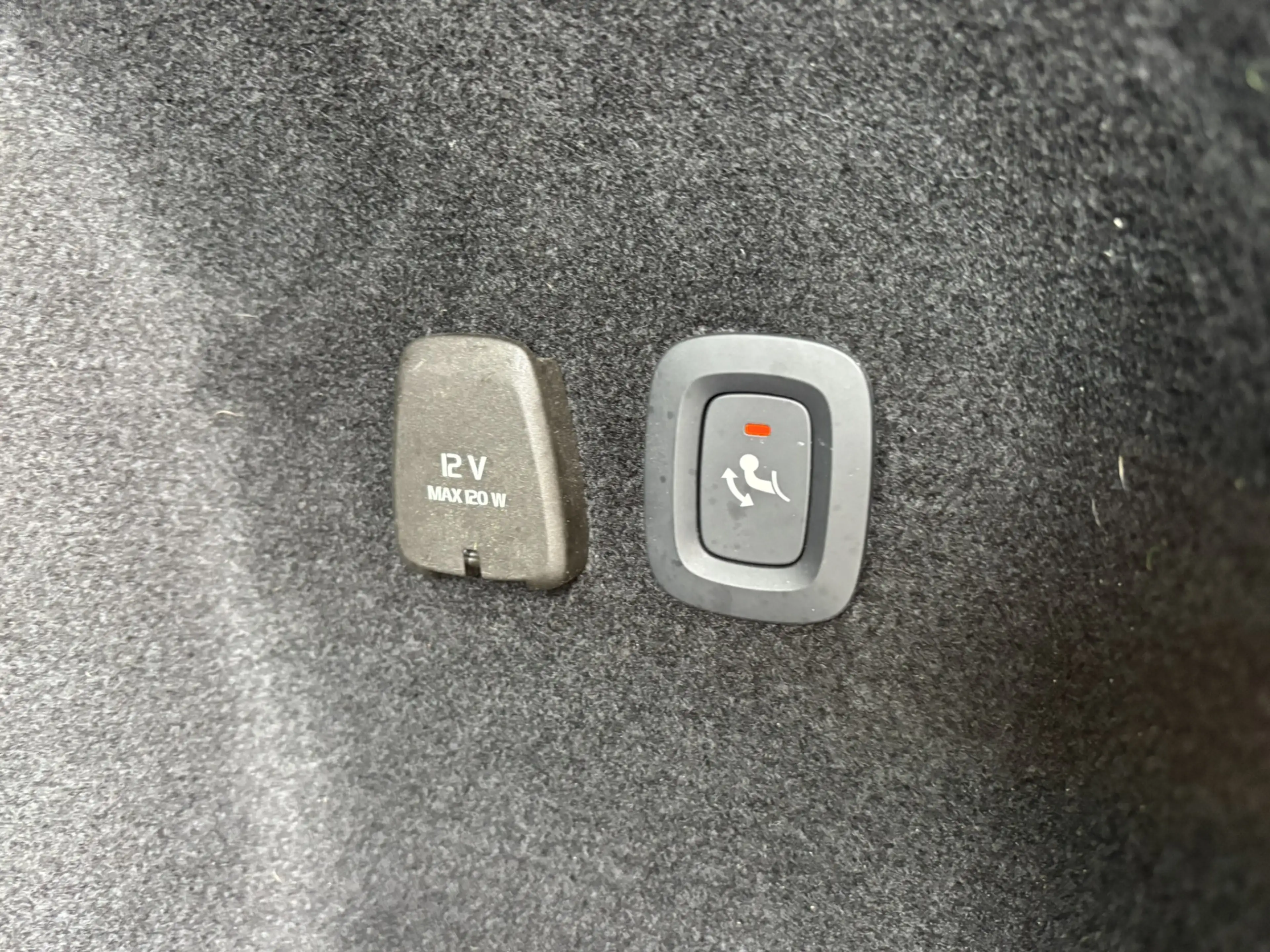 Volvo V60 T6 Recharge AWD R-Design Pano Keyless Pilot Assist — photo 19