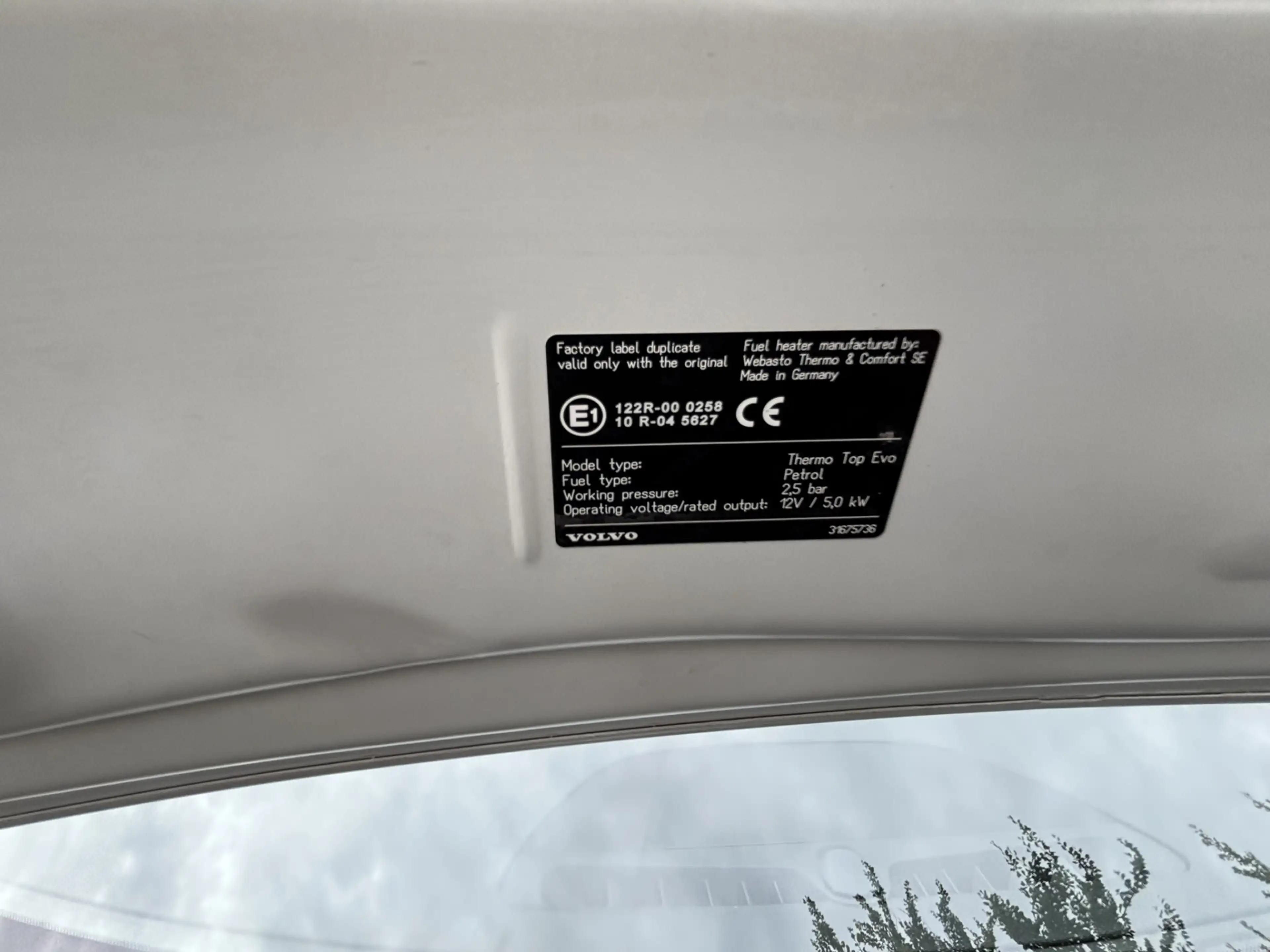 Volvo V60 T6 Recharge AWD R-Design Pano Keyless Pilot Assist — photo 23
