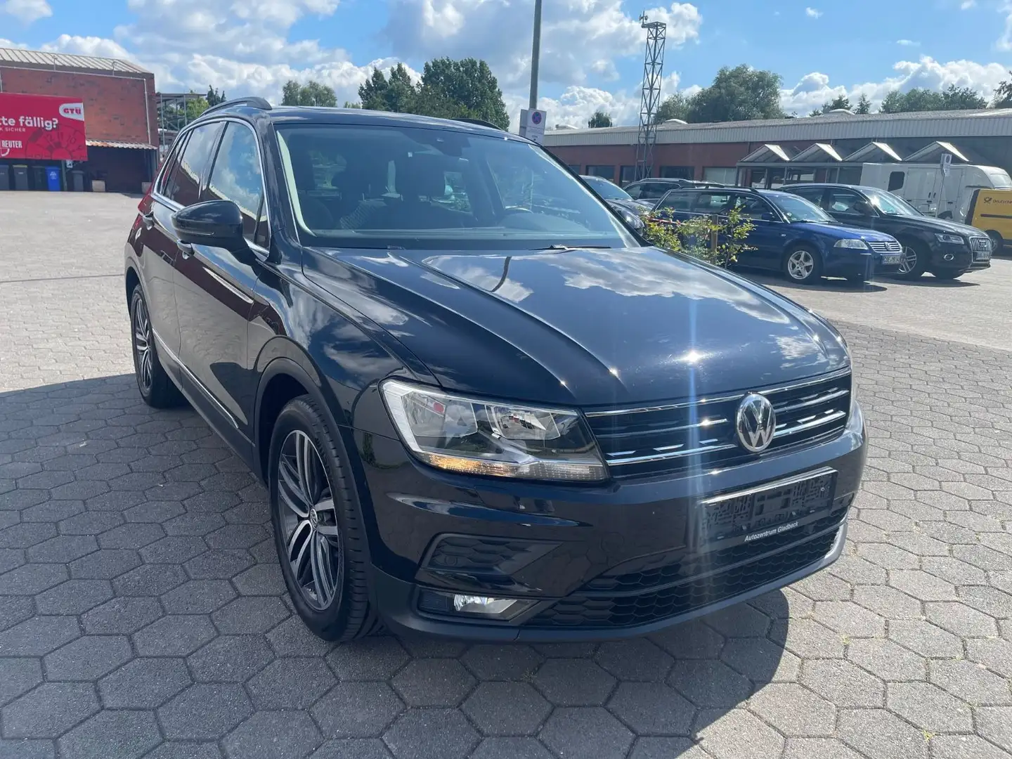 Volkswagen Tiguan Comfortline  Navi AHK SHZ GARANTIE Noir - 1