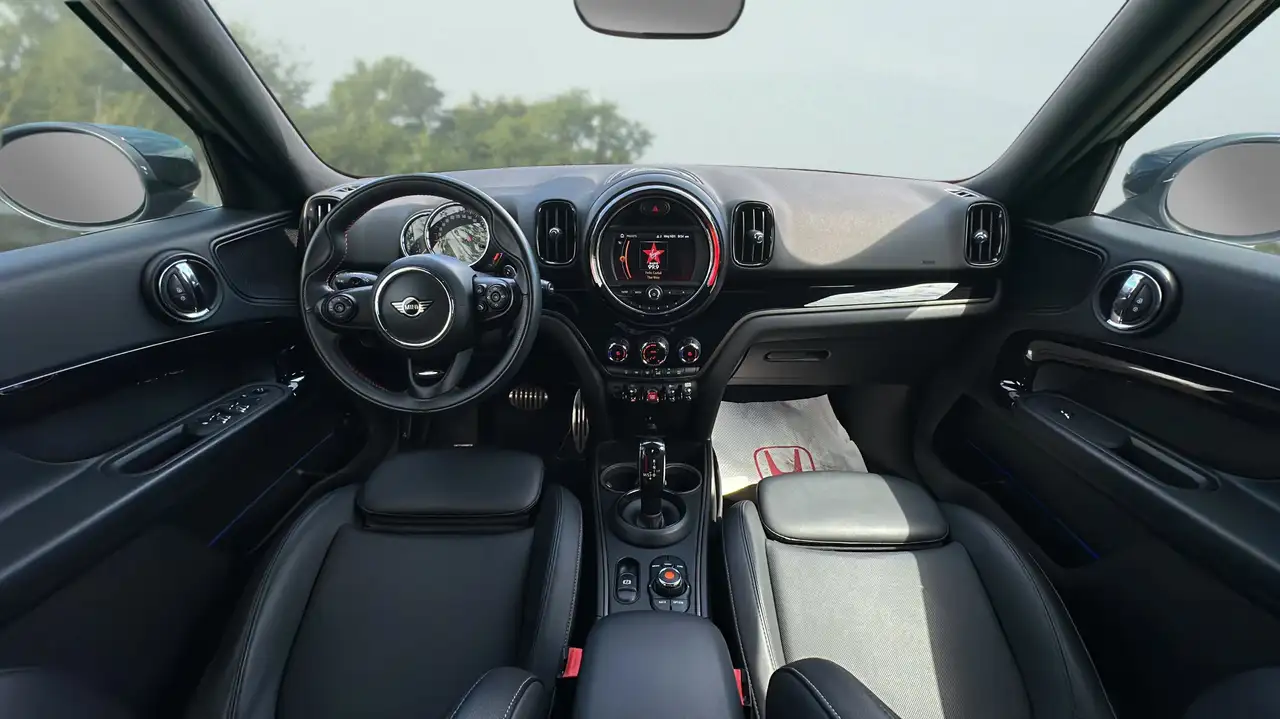 MINI John Cooper Works Countryman снимка MINI John Cooper Works Countryman