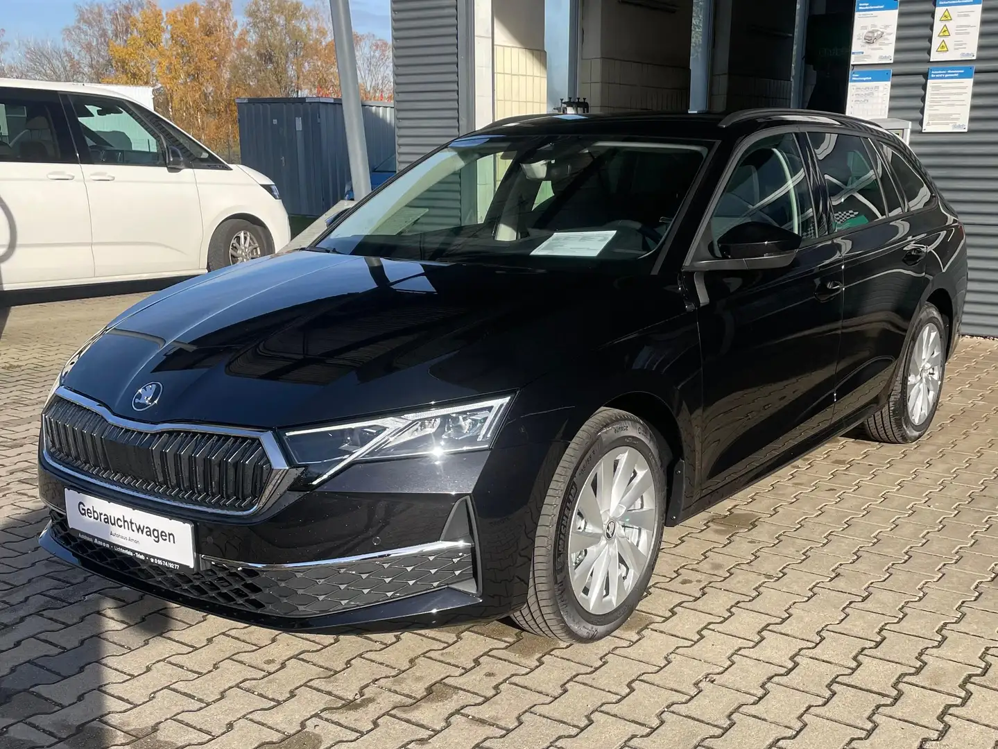 Skoda Octavia Octavia Combi 1.5 TSI mHEV DSG Selection Schwarz - 2