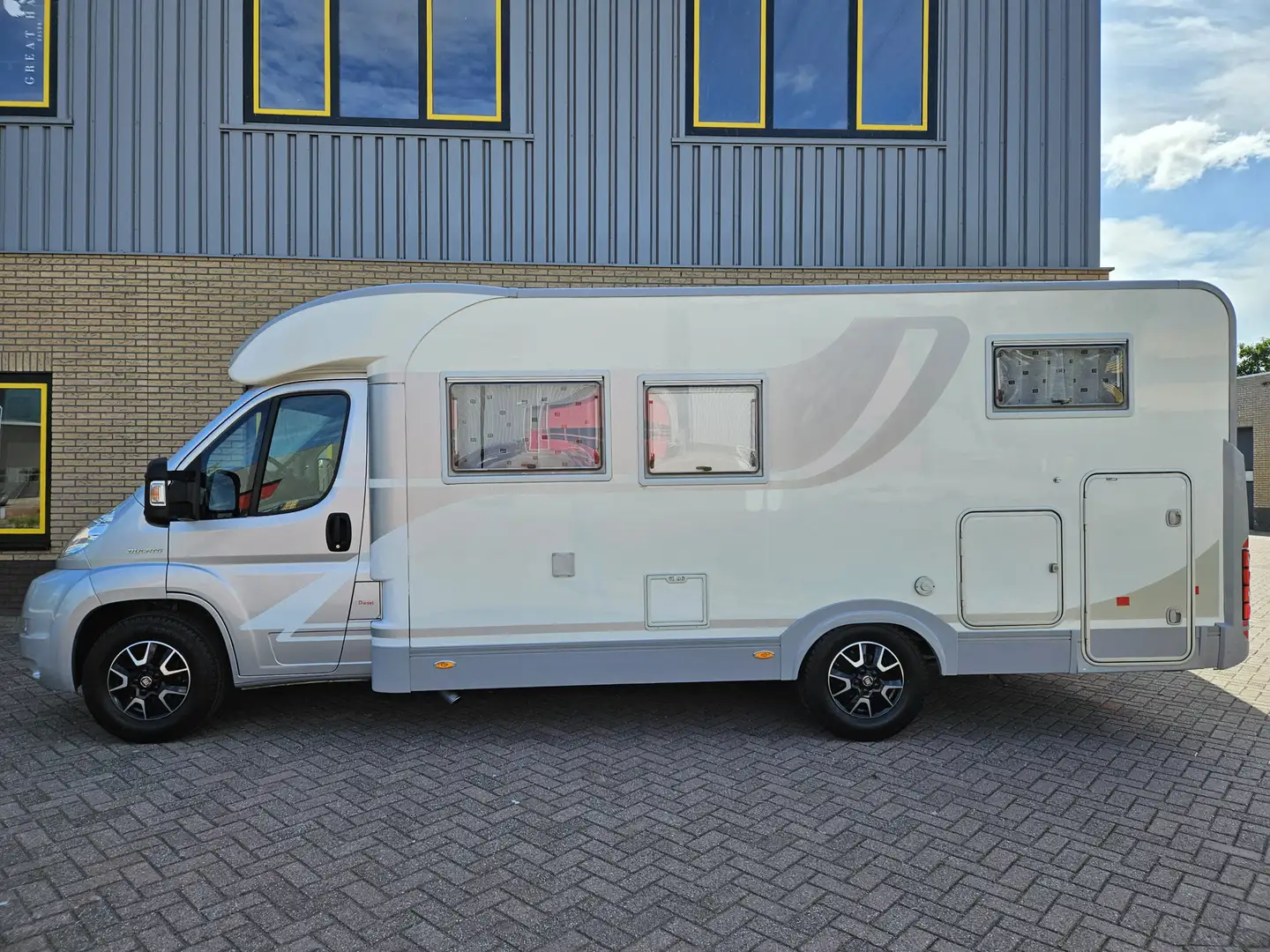 Adria ADRIATIK S 660 SL CORAL SILVER 2.3 131pk Gris - 2