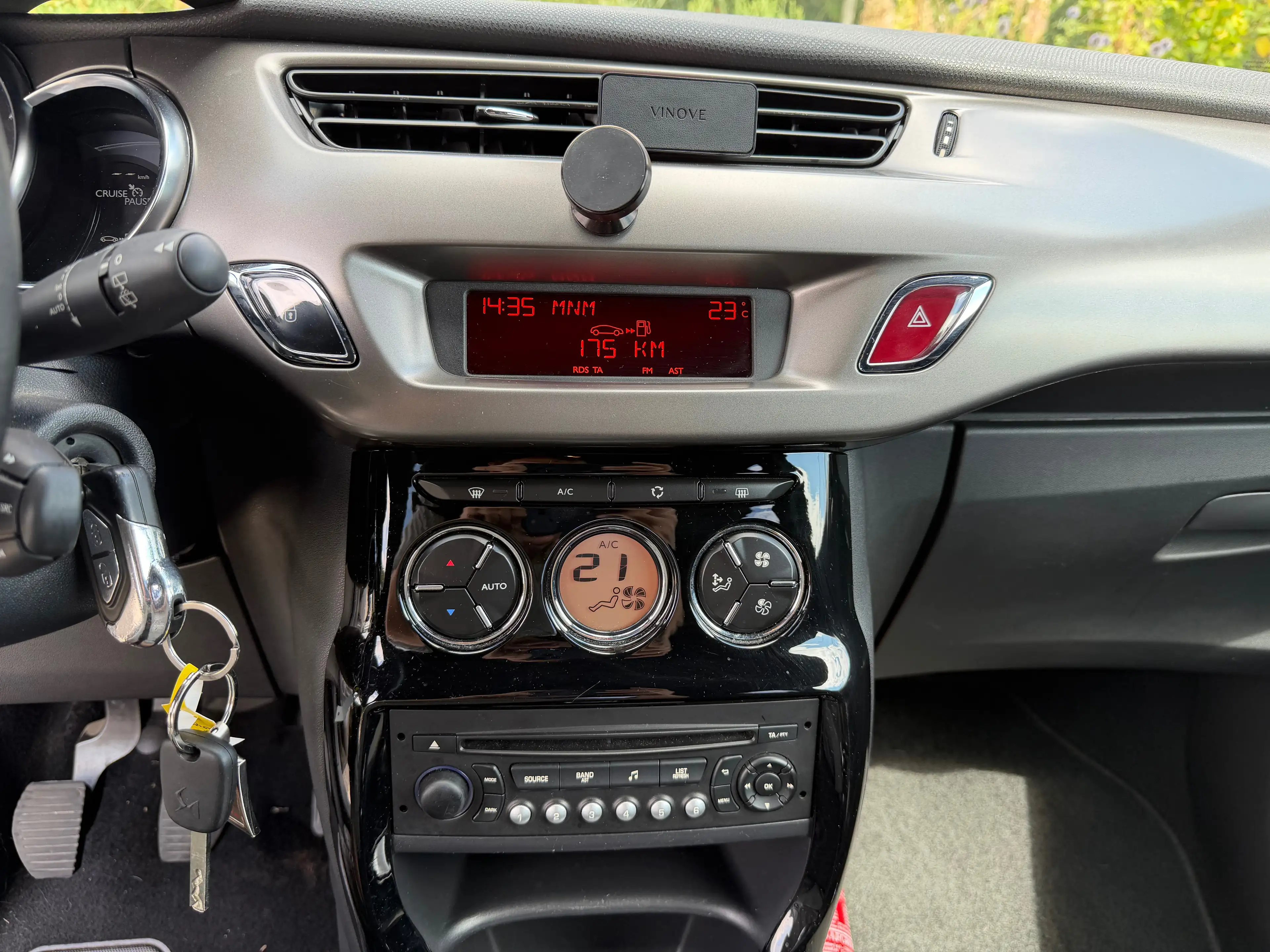 DS Automobiles DS 3 DS 3 1.2i PureTech Be Chic Airco, Cruise, PDC A — photo 14