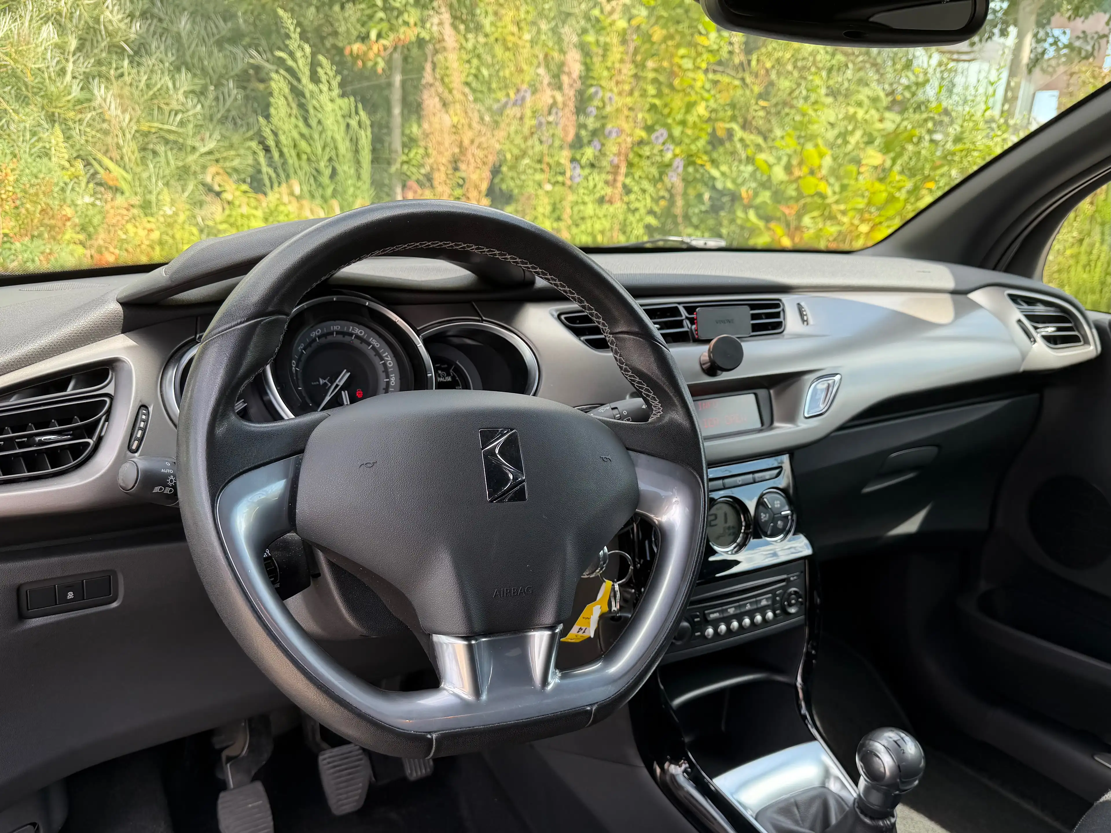DS Automobiles DS 3 DS 3 1.2i PureTech Be Chic Airco, Cruise, PDC A — photo 11