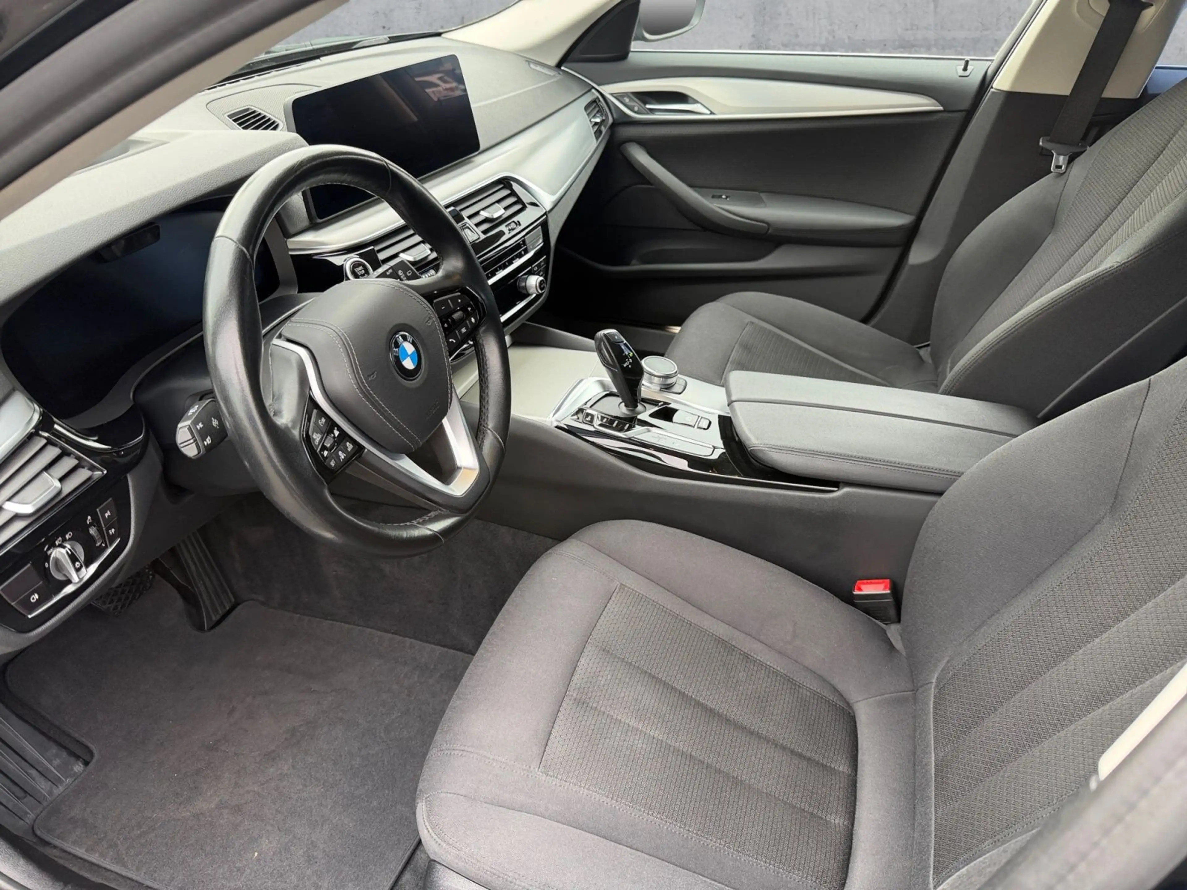 BMW 540 i Touring xDrive LED+NAV+ACC+RFK+SHZ+HuD+AHK — photo 11