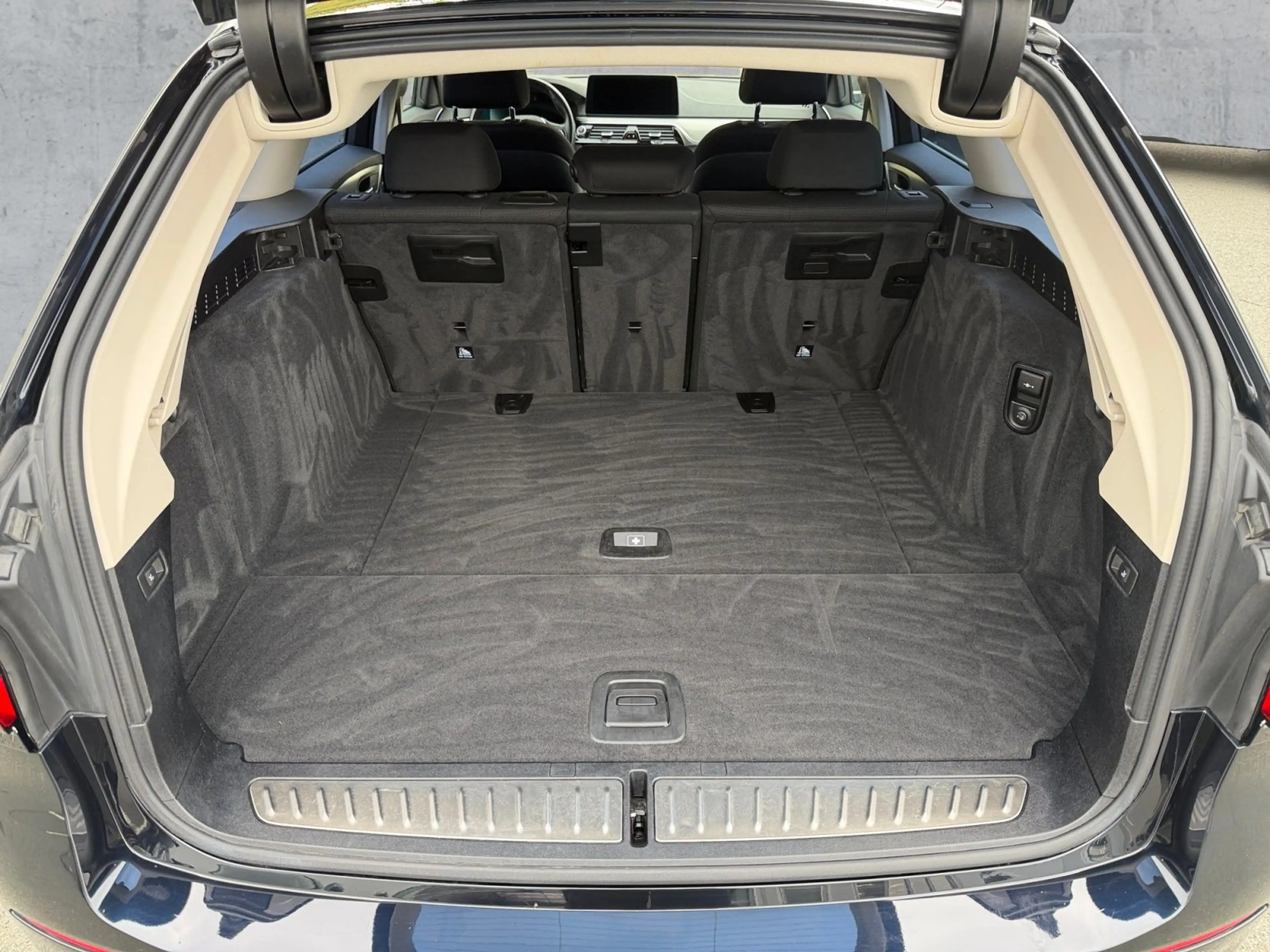 BMW 540 i Touring xDrive LED+NAV+ACC+RFK+SHZ+HuD+AHK — photo 13