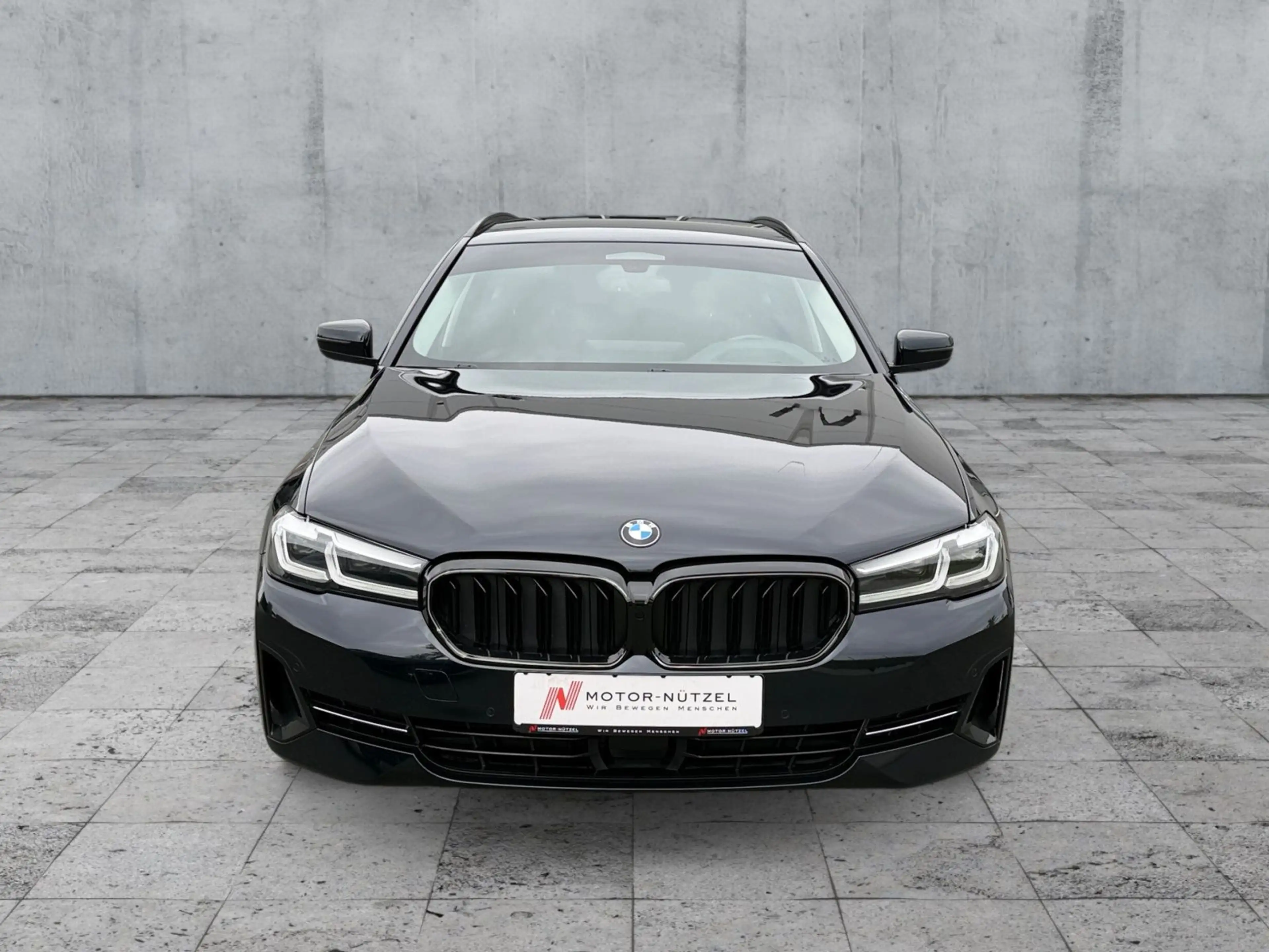BMW 540 i Touring xDrive LED+NAV+ACC+RFK+SHZ+HuD+AHK — photo 3