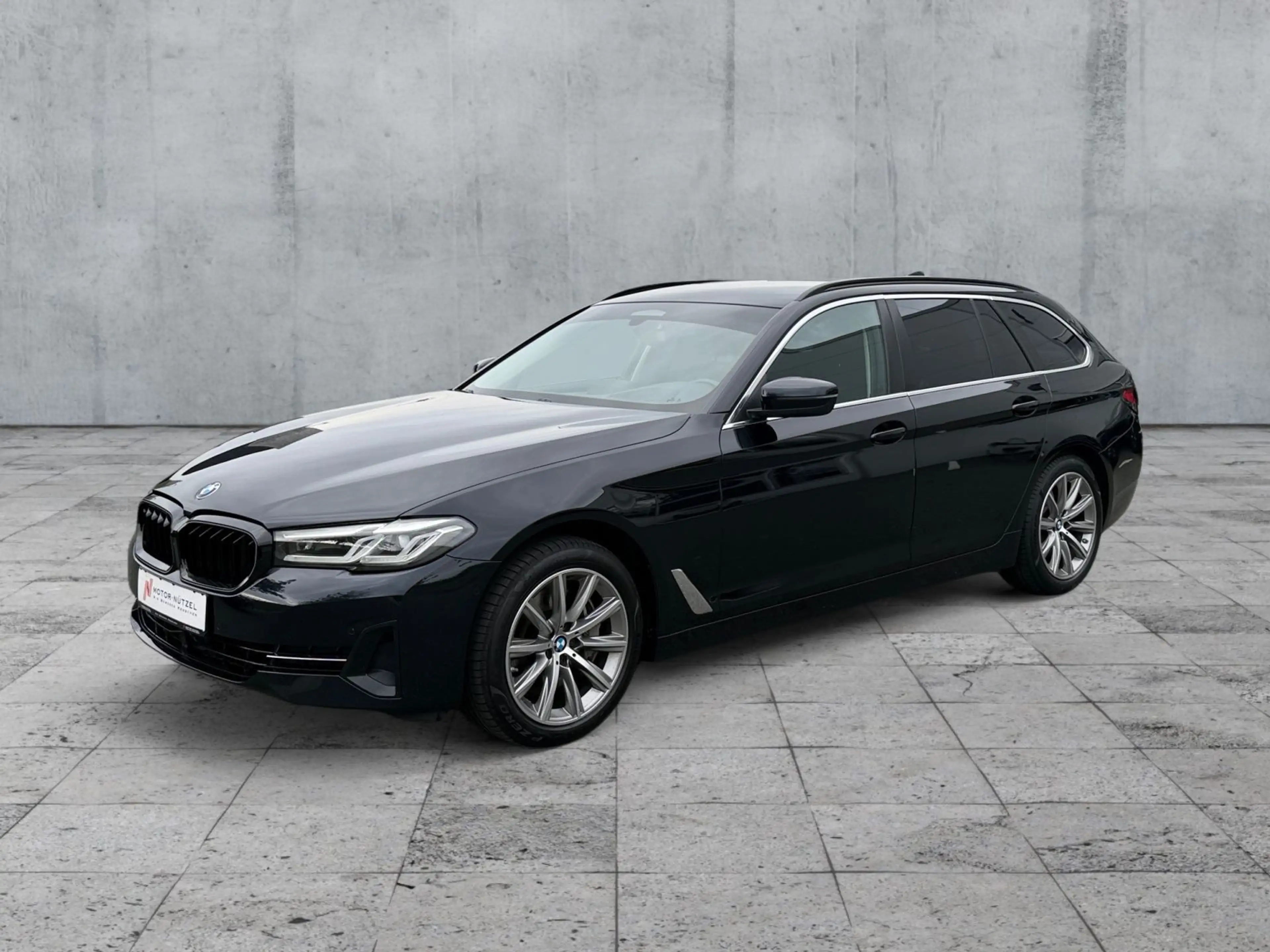 BMW 540 i Touring xDrive LED+NAV+ACC+RFK+SHZ+HuD+AHK — photo 2