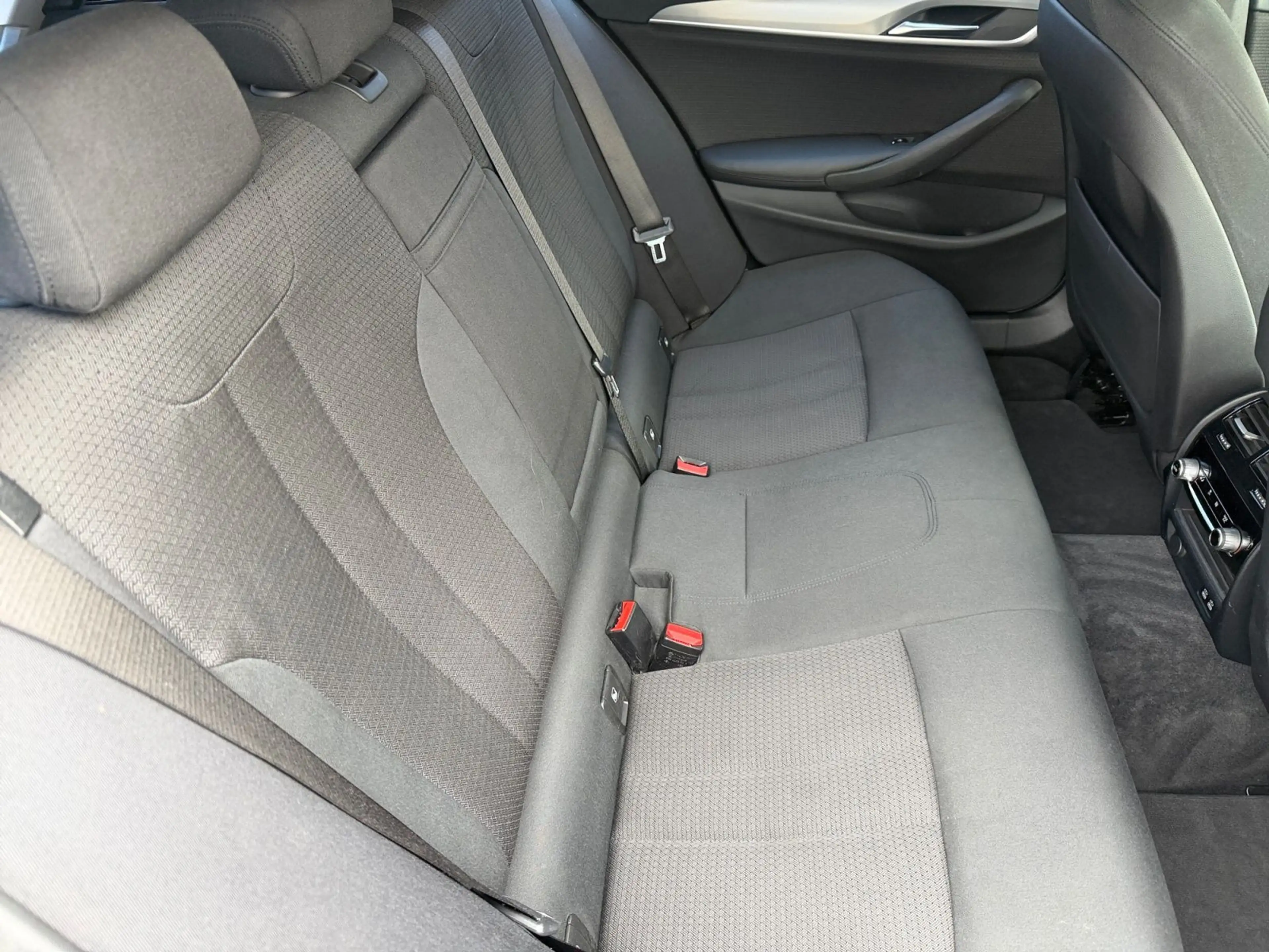 BMW 540 i Touring xDrive LED+NAV+ACC+RFK+SHZ+HuD+AHK — photo 15