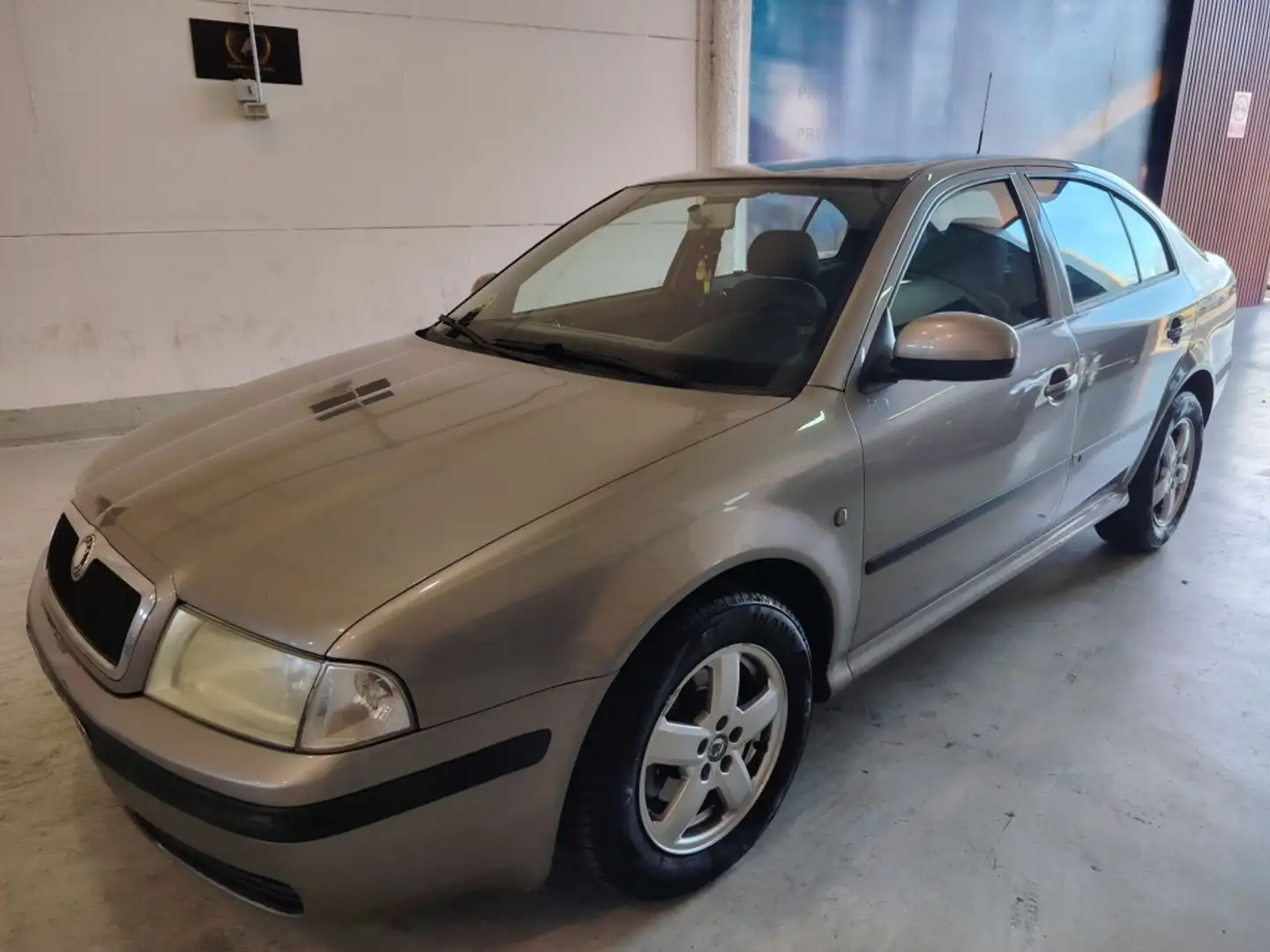 Skoda Octavia 1.9TDI Trend Gris - 1