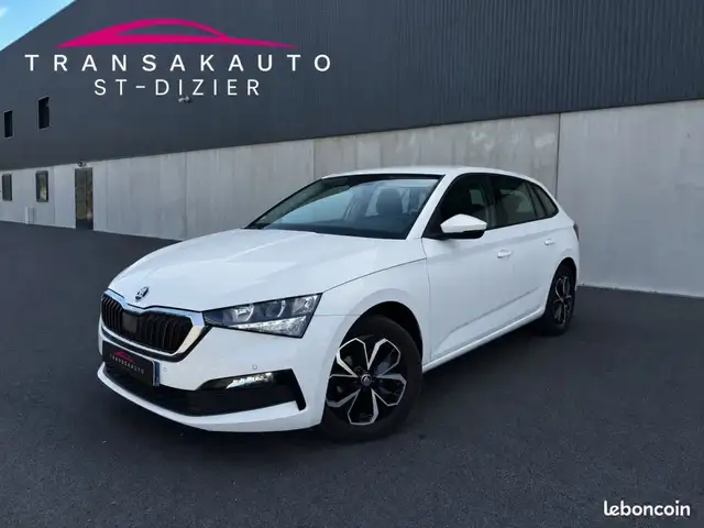 Skoda Scala 1.0 tsi 95 ch - carplay ges chauffants regulateur camera de recul pneus ok