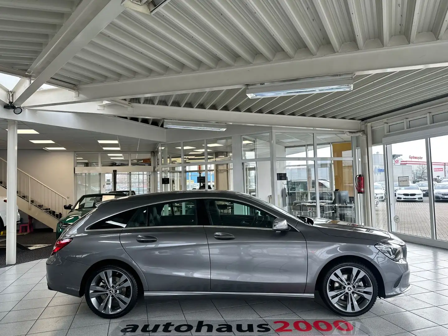 Mercedes-Benz CLA 200 Shooting Brake Urban AUT./LED/CAM/AHK Grigio - 2